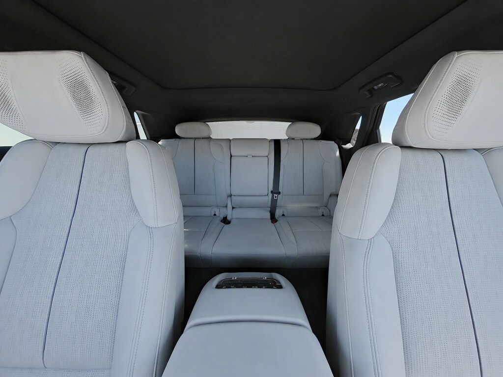 2025 Cadillac LYRIQ Luxury 3 - Photo 11