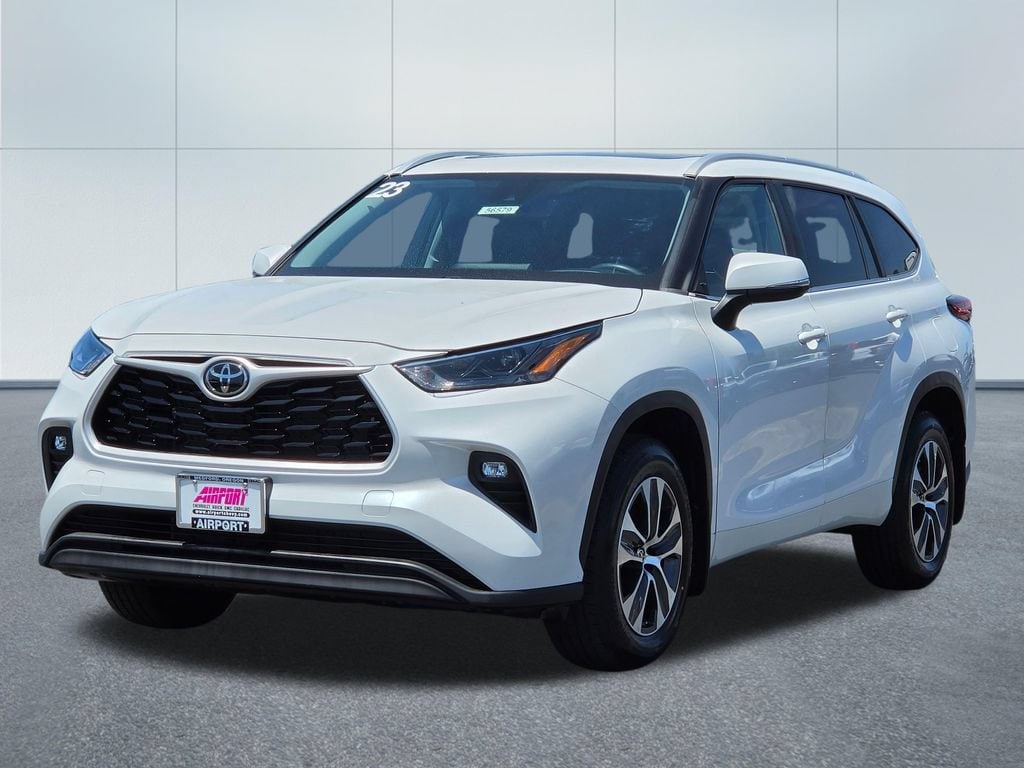 Used 2023 Toyota Highlander L SUV