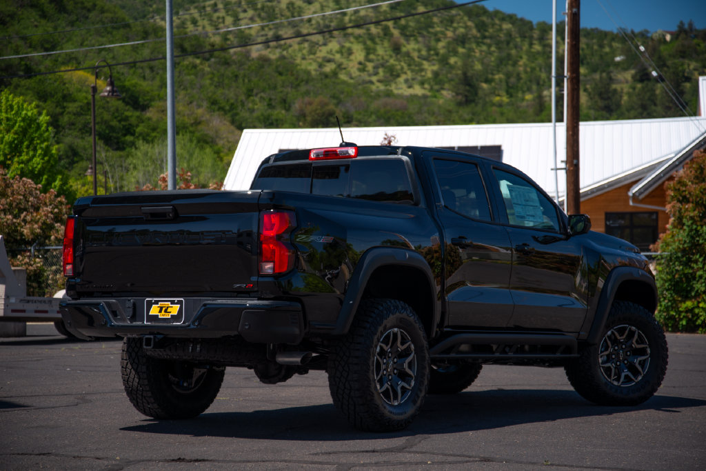2026 Chevrolet Colorado ZR2 - Photo 8