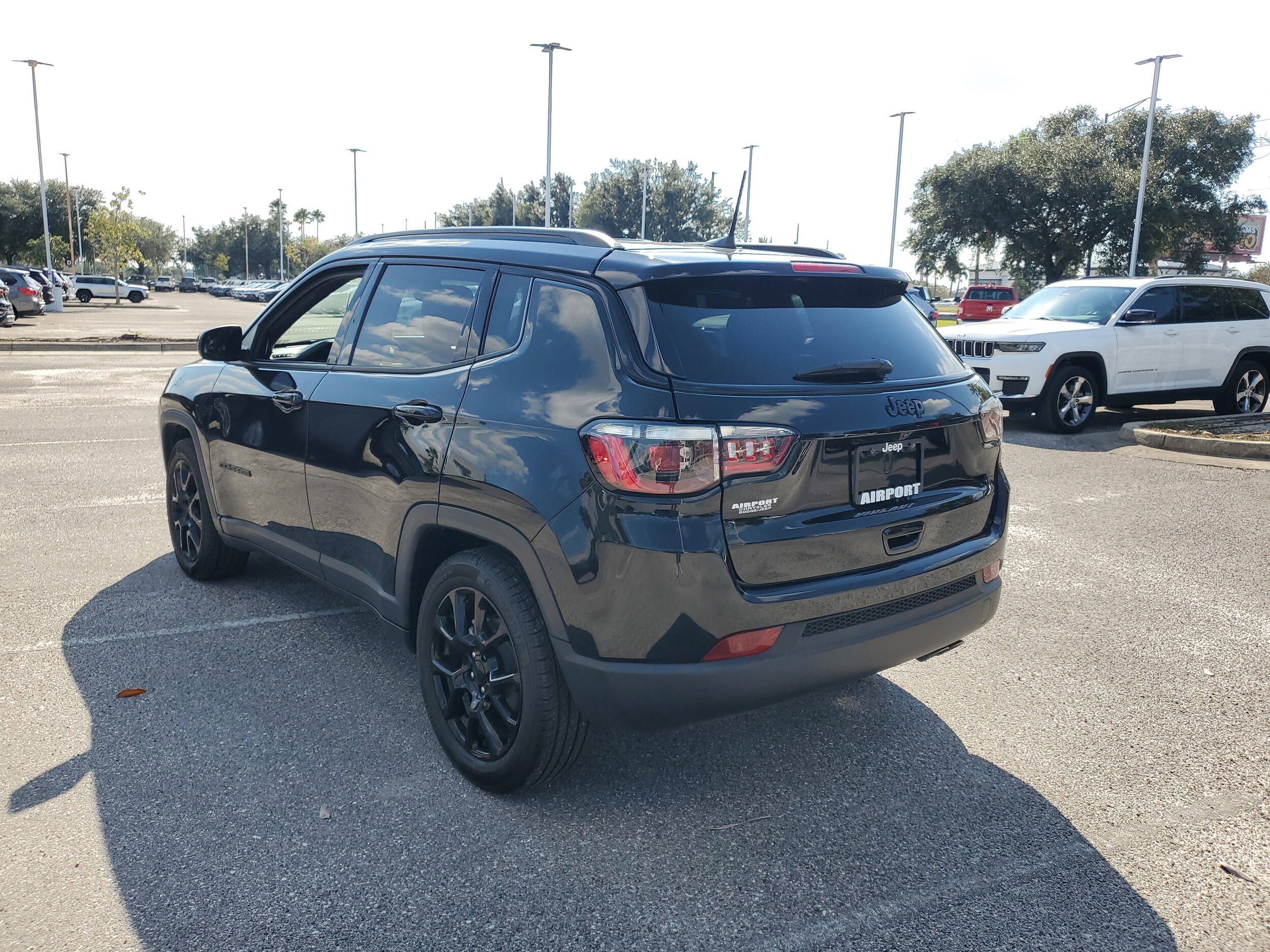 2022 Jeep Compass Latitude photo 2