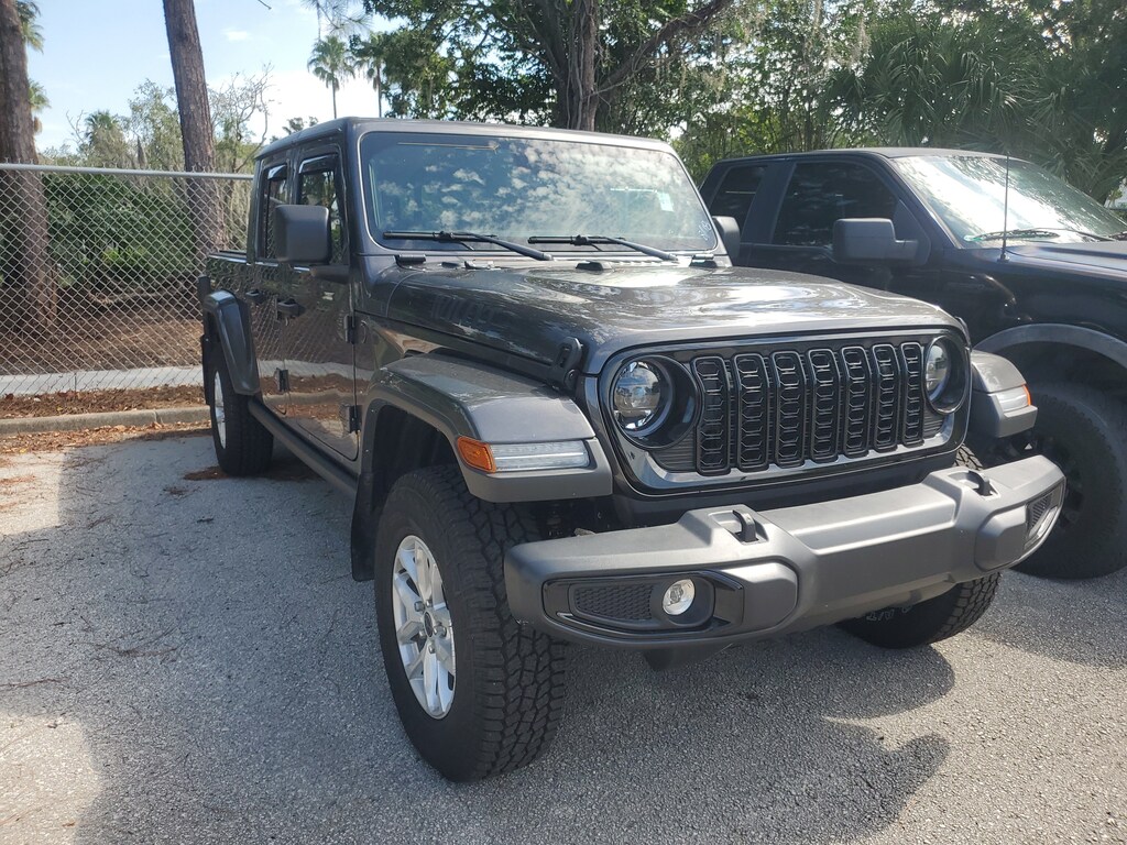 Used 2025 Jeep Gladiator Sport Truck Crew Cab