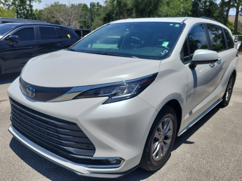 Used 2023 Toyota Sienna XLE 7 Passenger Van Passenger Van