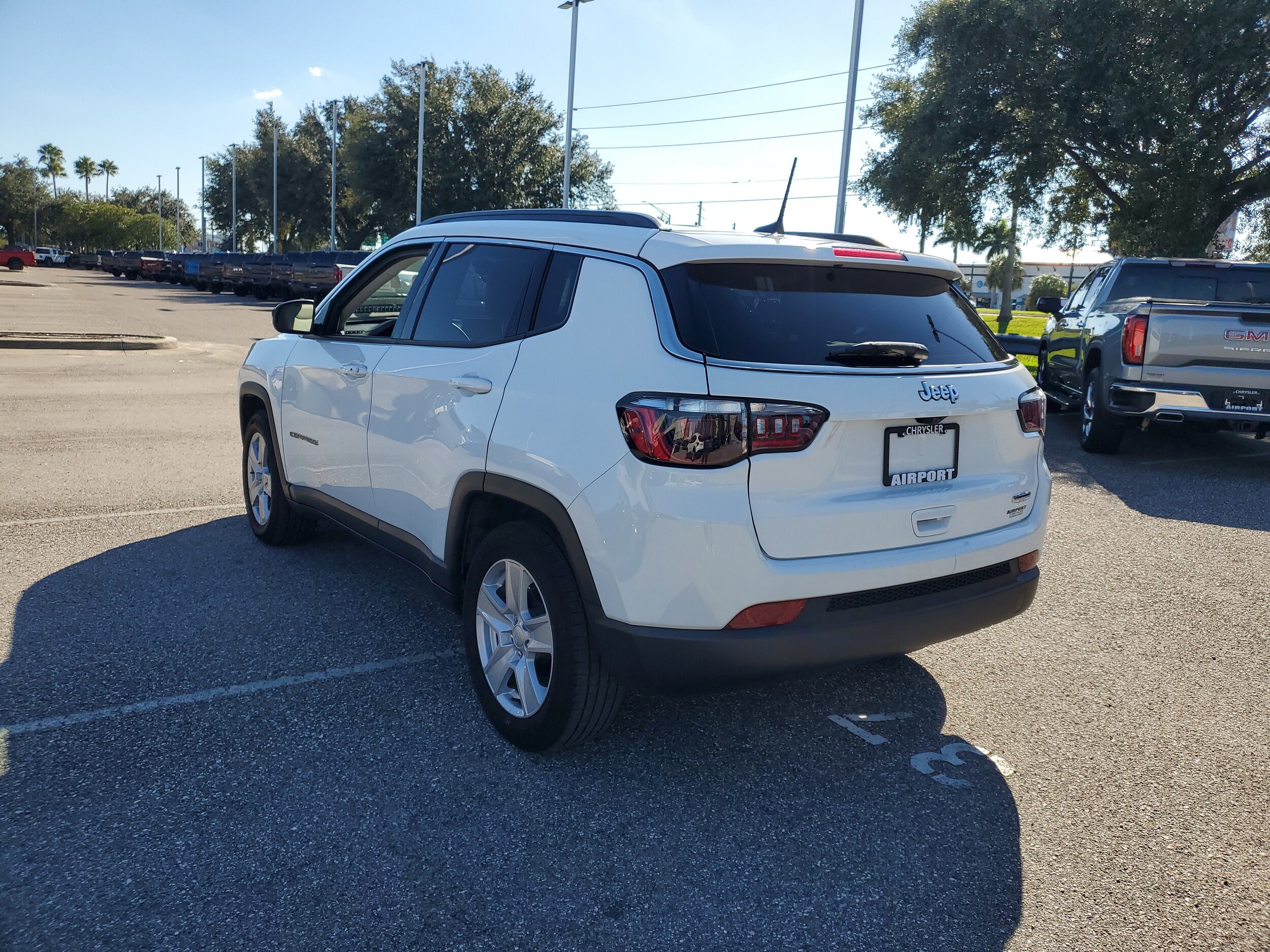 2022 Jeep Compass Latitude photo 2