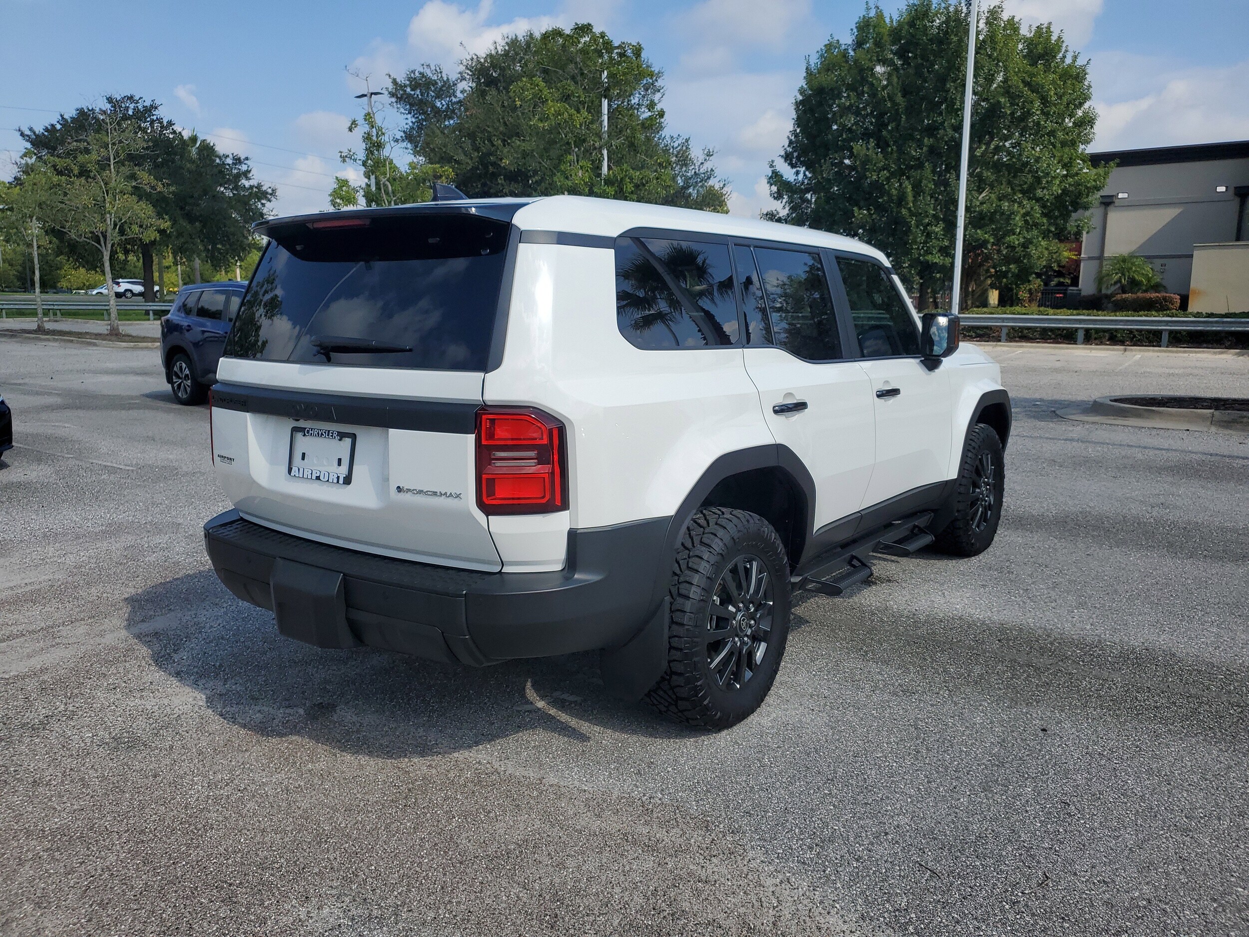 2025 Toyota Highlander Hybrid photo 3