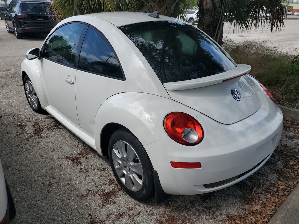 Used 2009 Volkswagen New Beetle 2.5L Hatchback