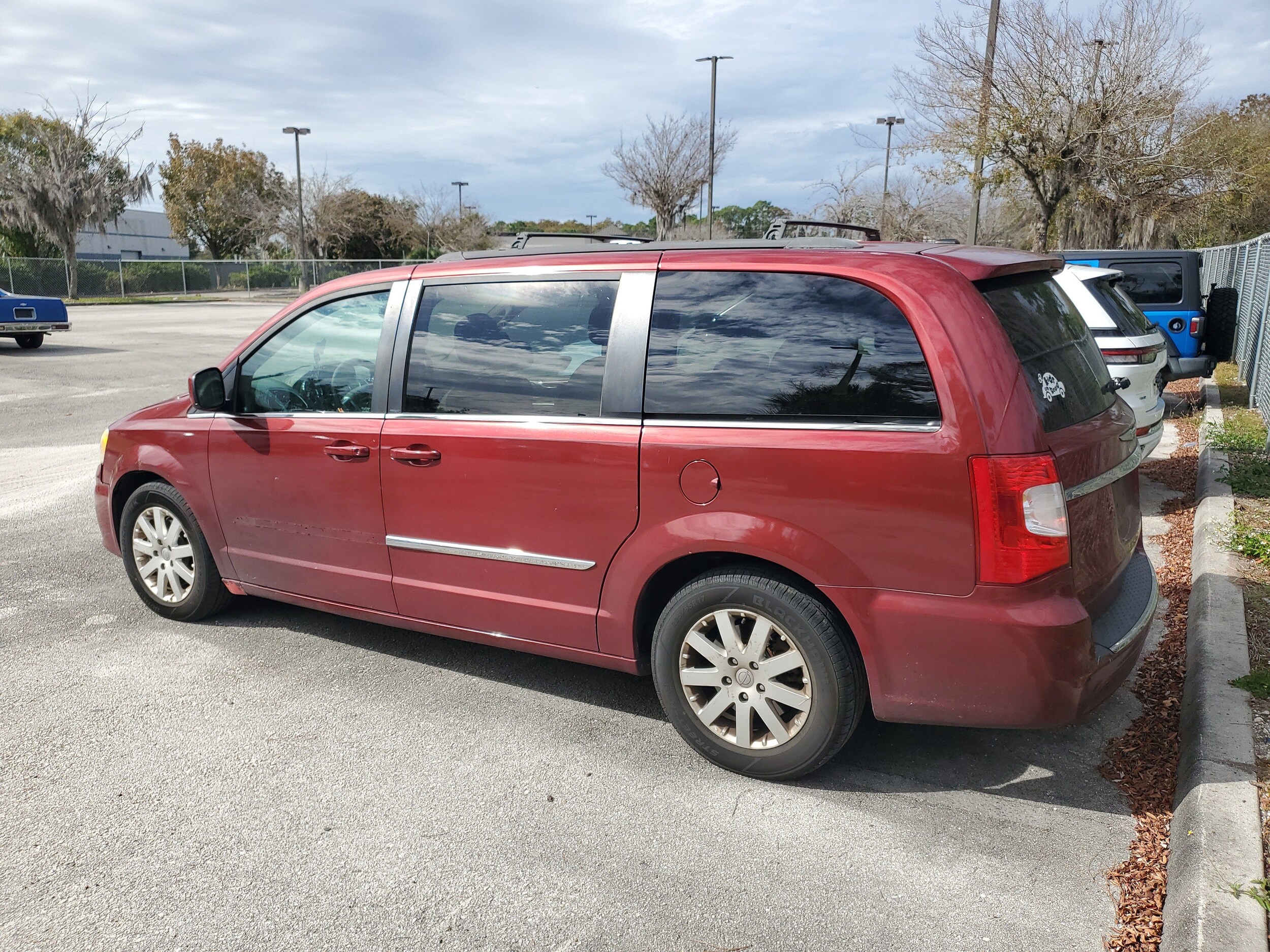 2013 Chrysler Town & Country Touring photo 2