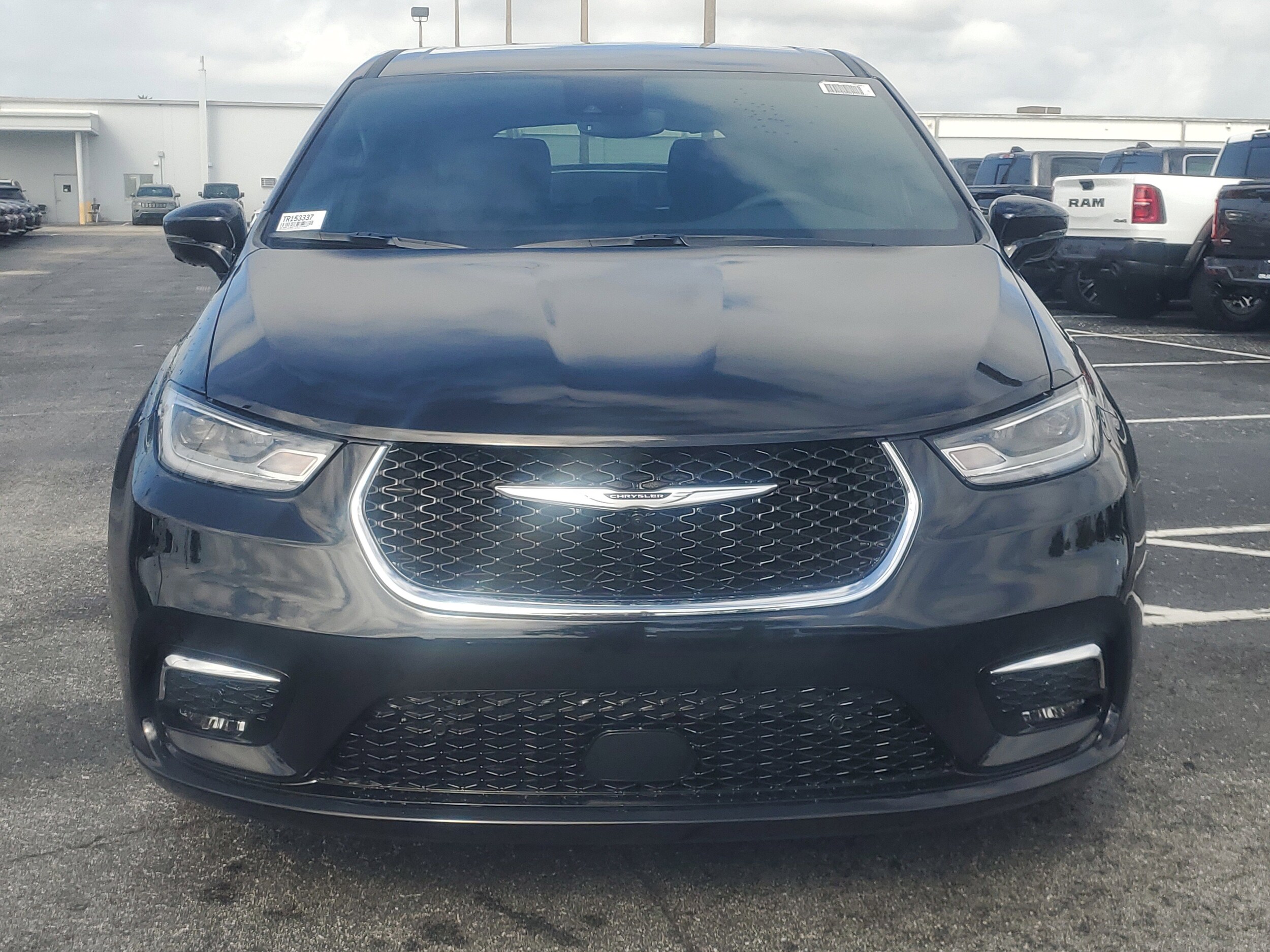 2026 Chrysler Pacifica photo 2