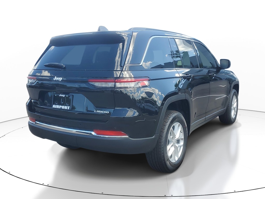 New 2026 Jeep Grand Cherokee Laredo Laredo 4x2