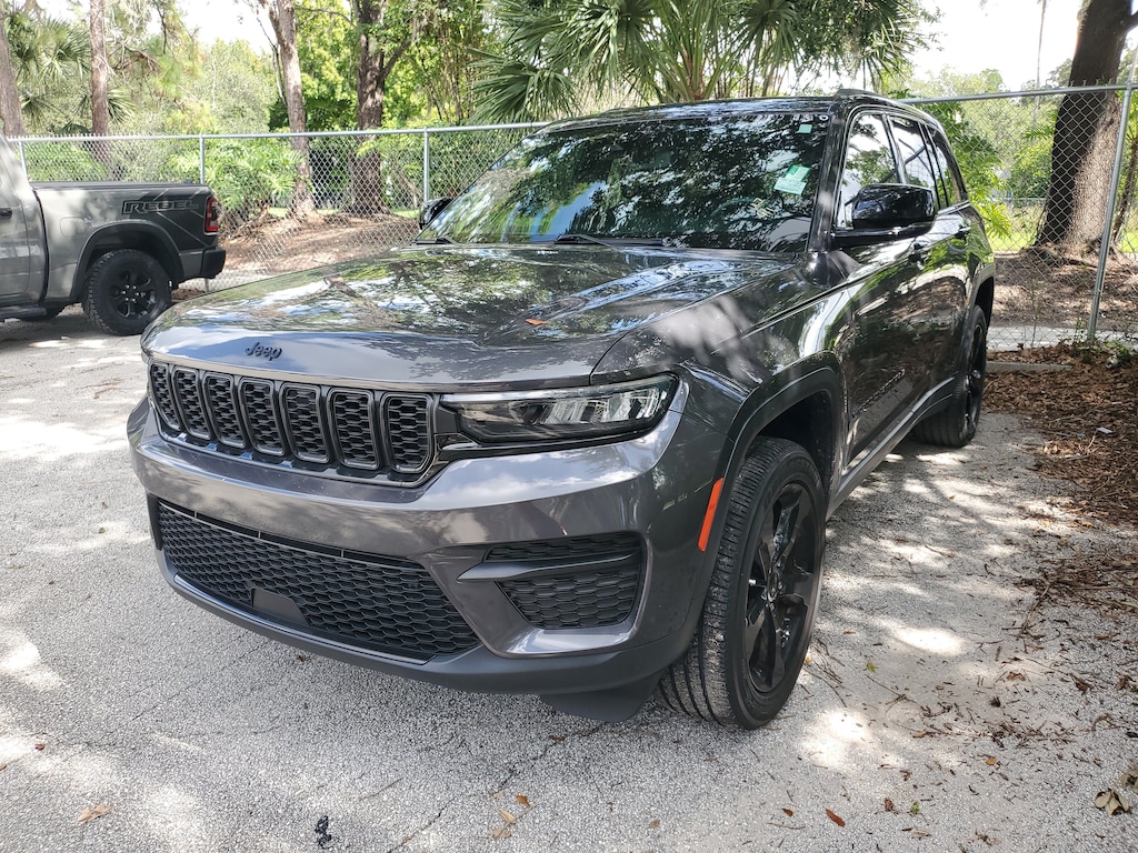 Used 2023 Jeep Grand Cherokee Laredo SUV