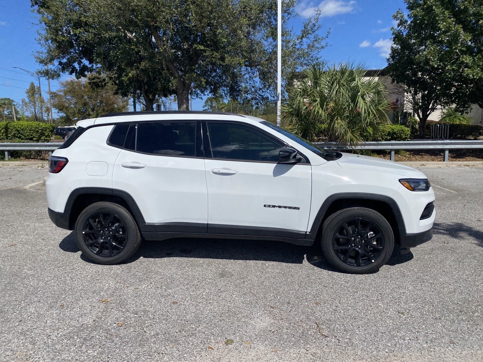 2025 Jeep Compass Latitude photo 2