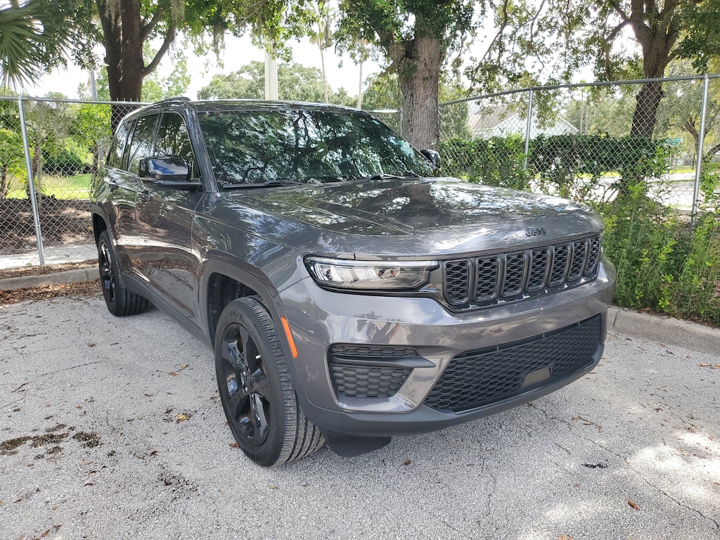 Used 2023 Jeep Grand Cherokee Laredo SUV