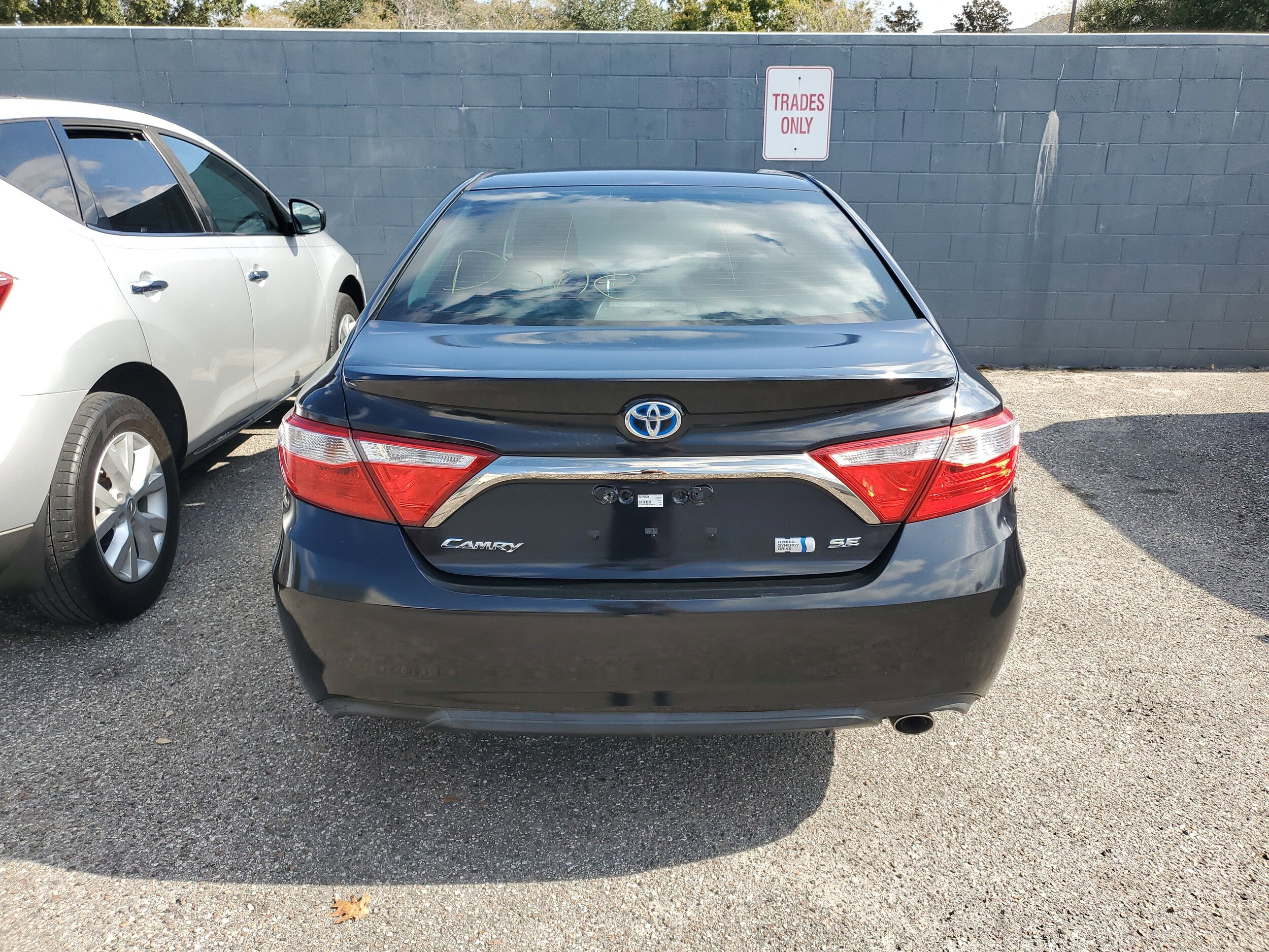 2015 Toyota Camry Hybrid XLE photo 3