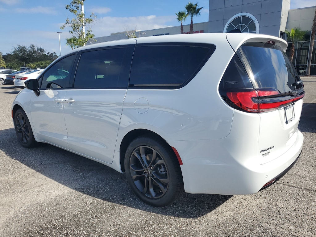 New 2026 Chrysler Pacifica Select Select FWD