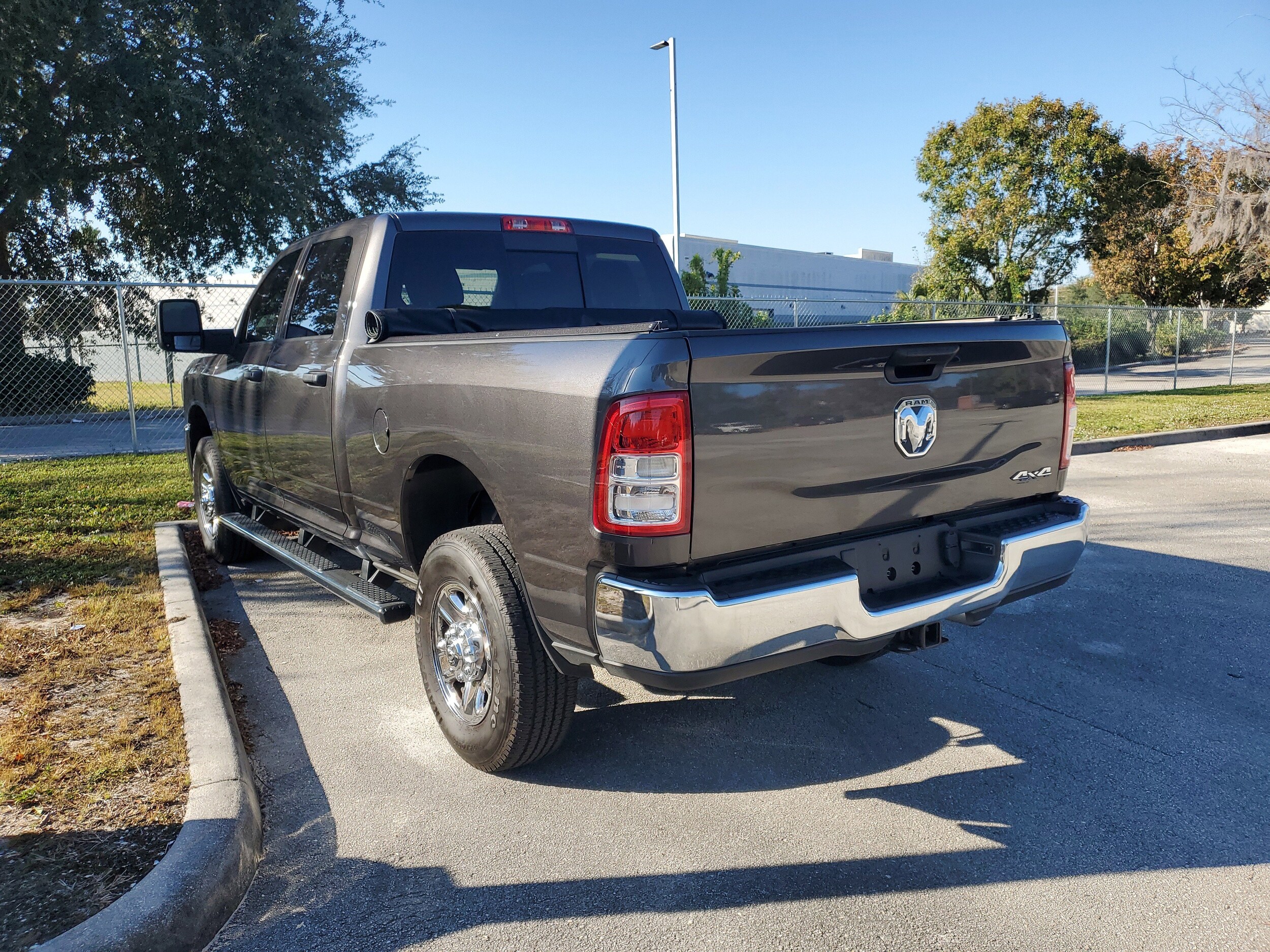 2024 Ram 2500 Tradesman photo 2