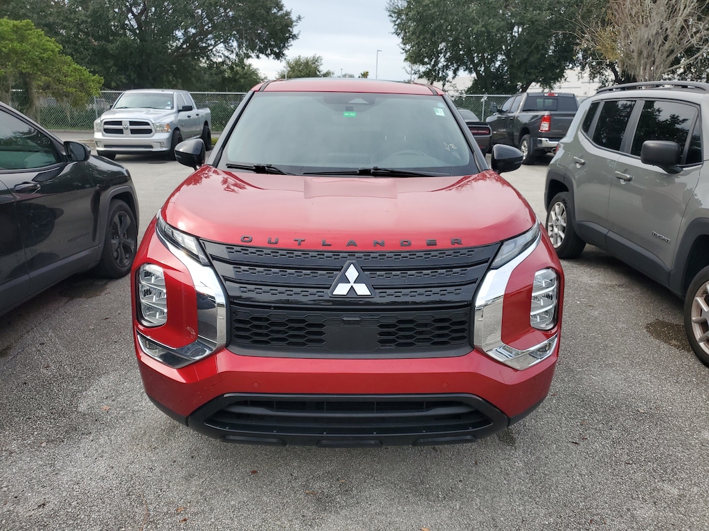 2022 Mitsubishi Outlander SE photo 3