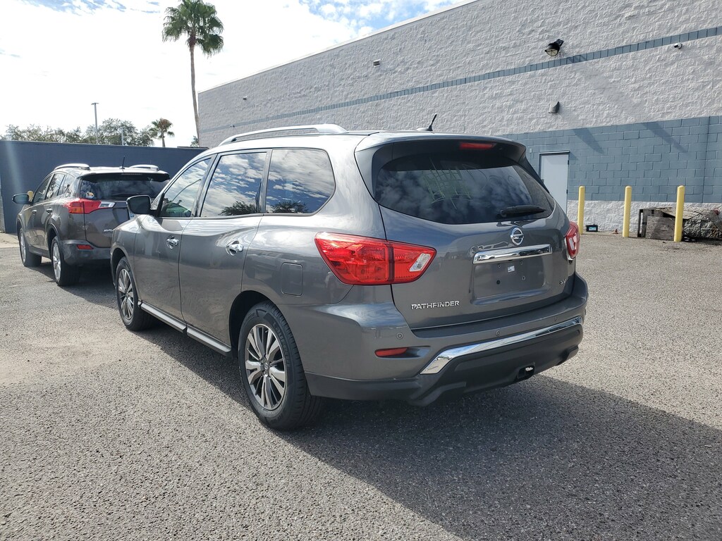 2018 Nissan Pathfinder SV photo 3
