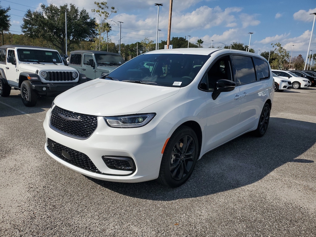 New 2026 Chrysler Pacifica Select Select FWD