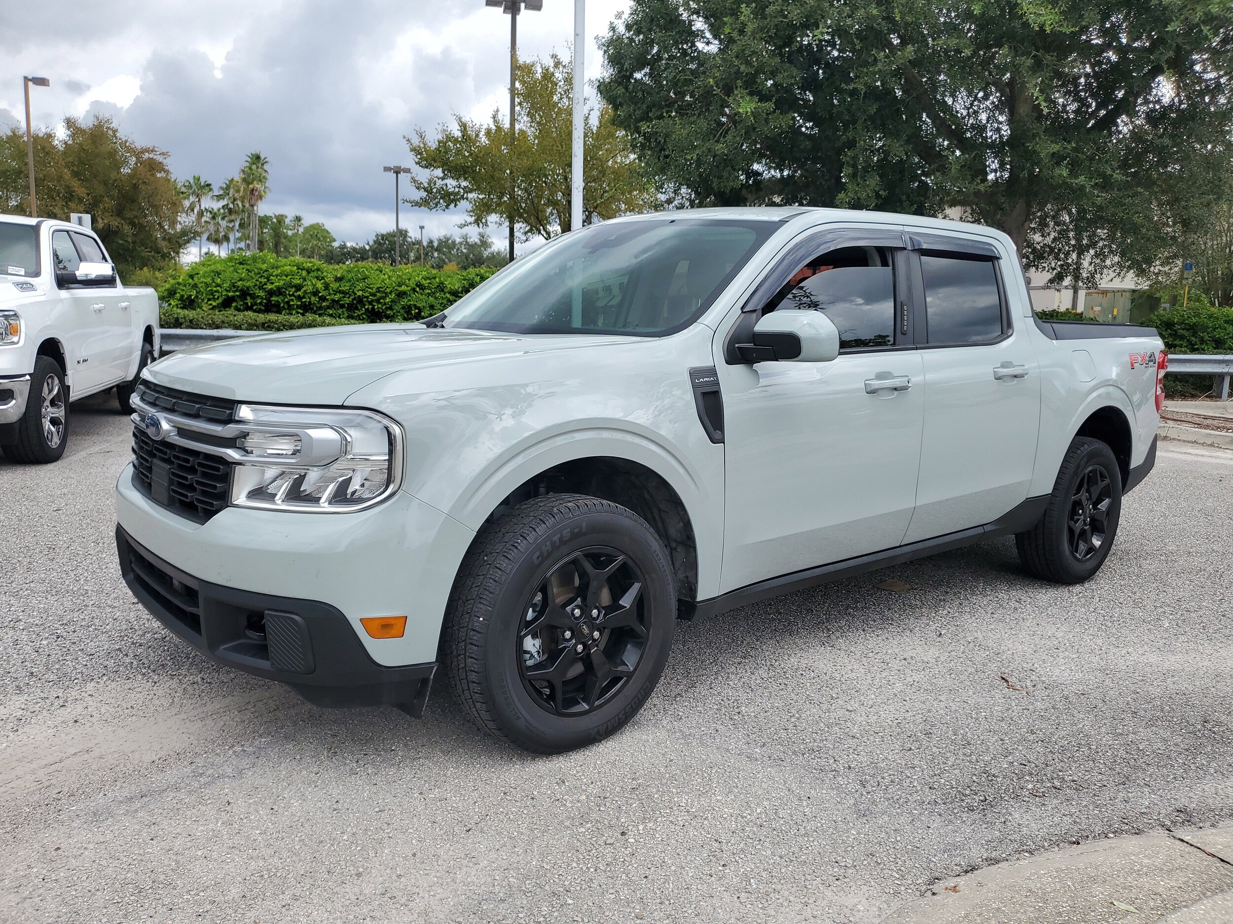 2022 Ford Maverick Lariat photo 2