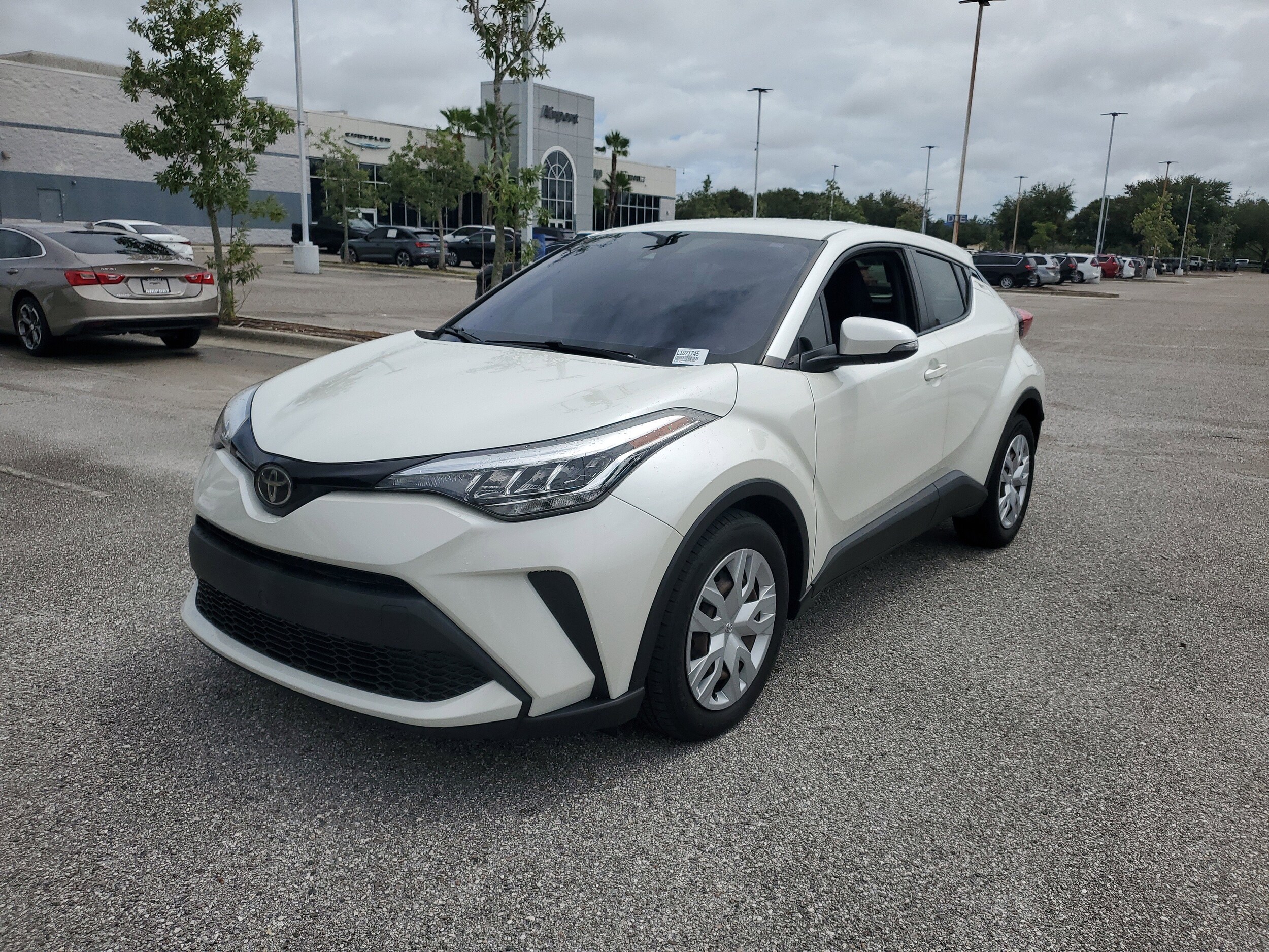 2020 Toyota C-HR LE photo 2