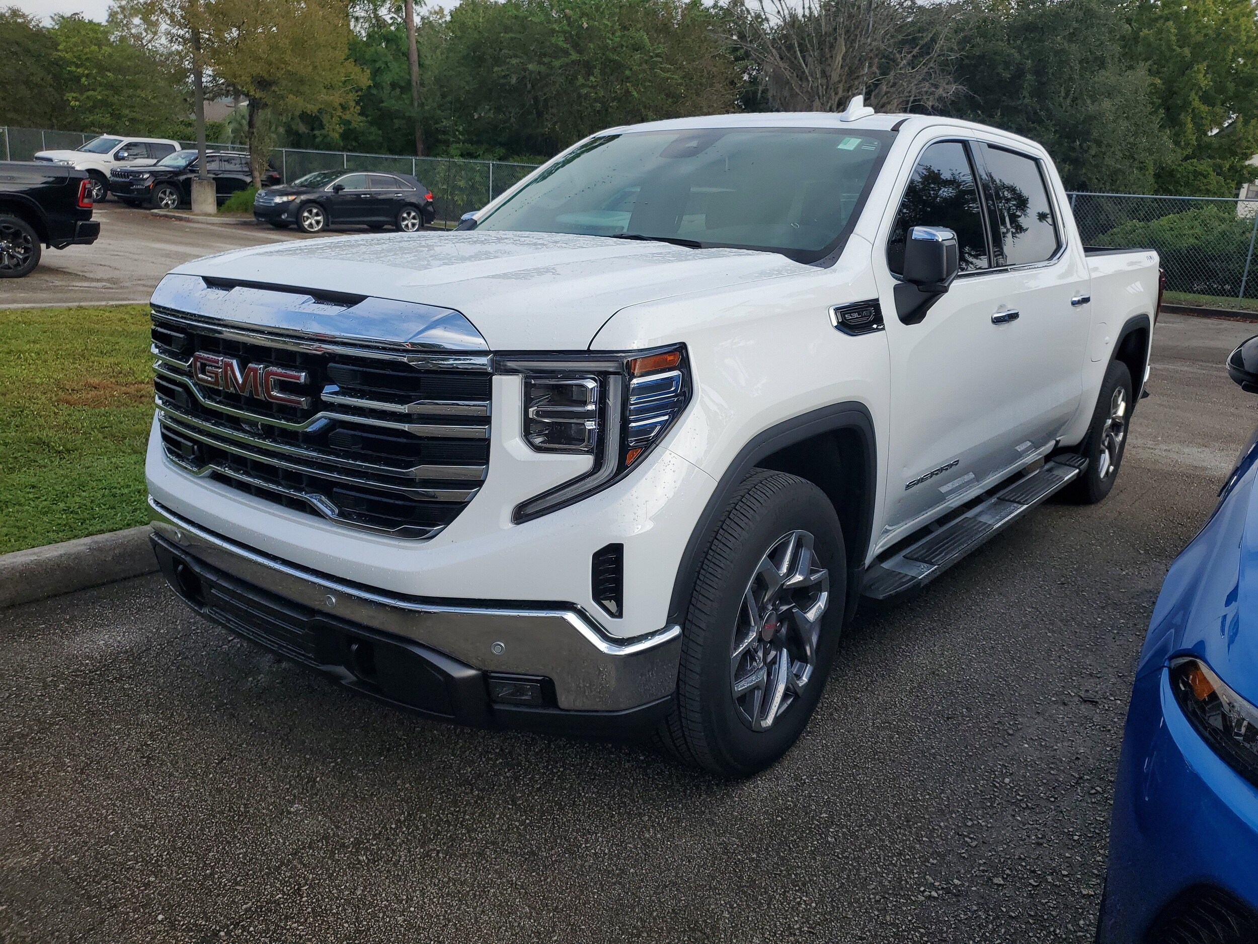 2022 Gmc Sierra 1500 SLT photo 2