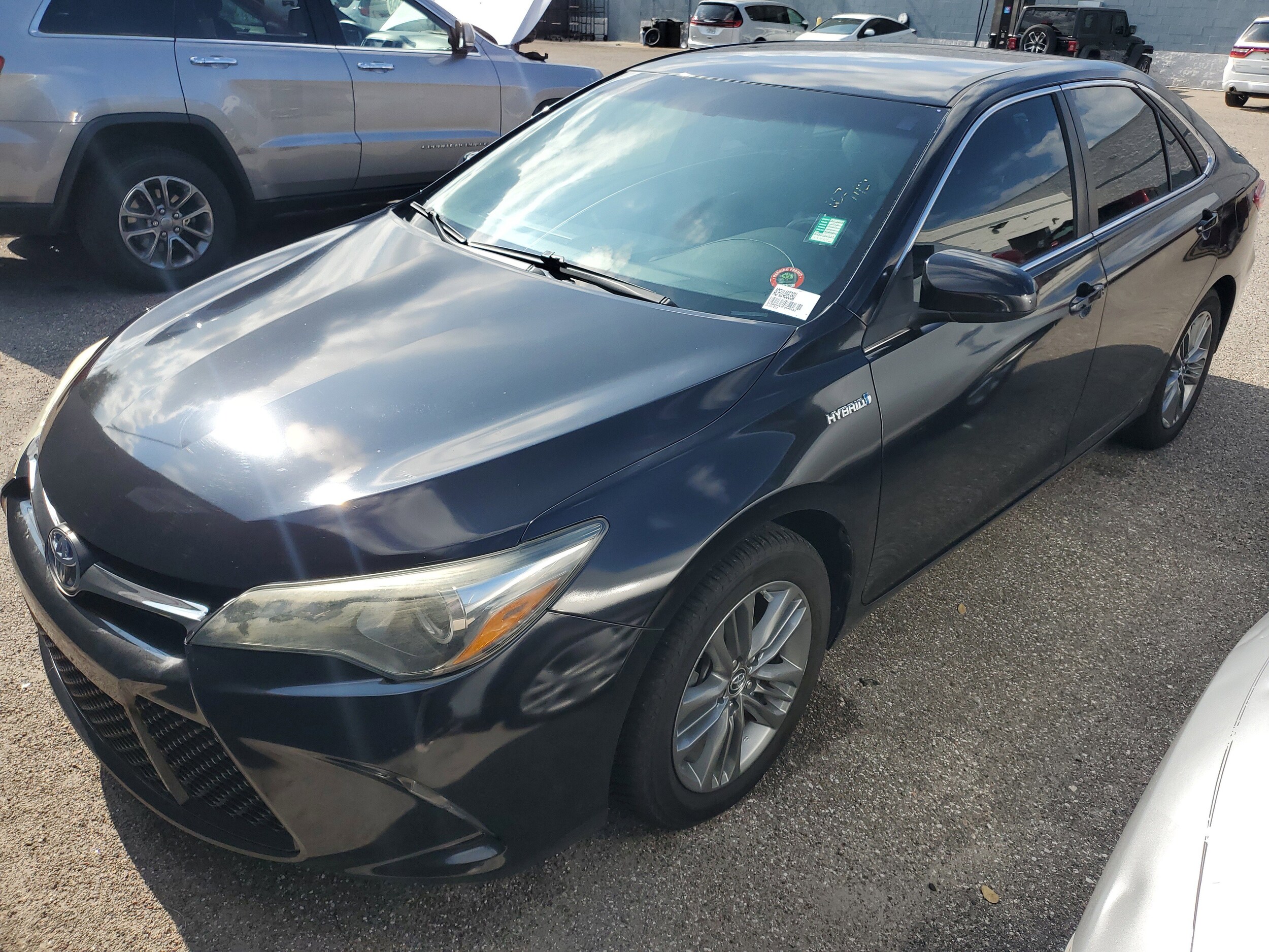 2015 Toyota Camry Hybrid XLE photo 2
