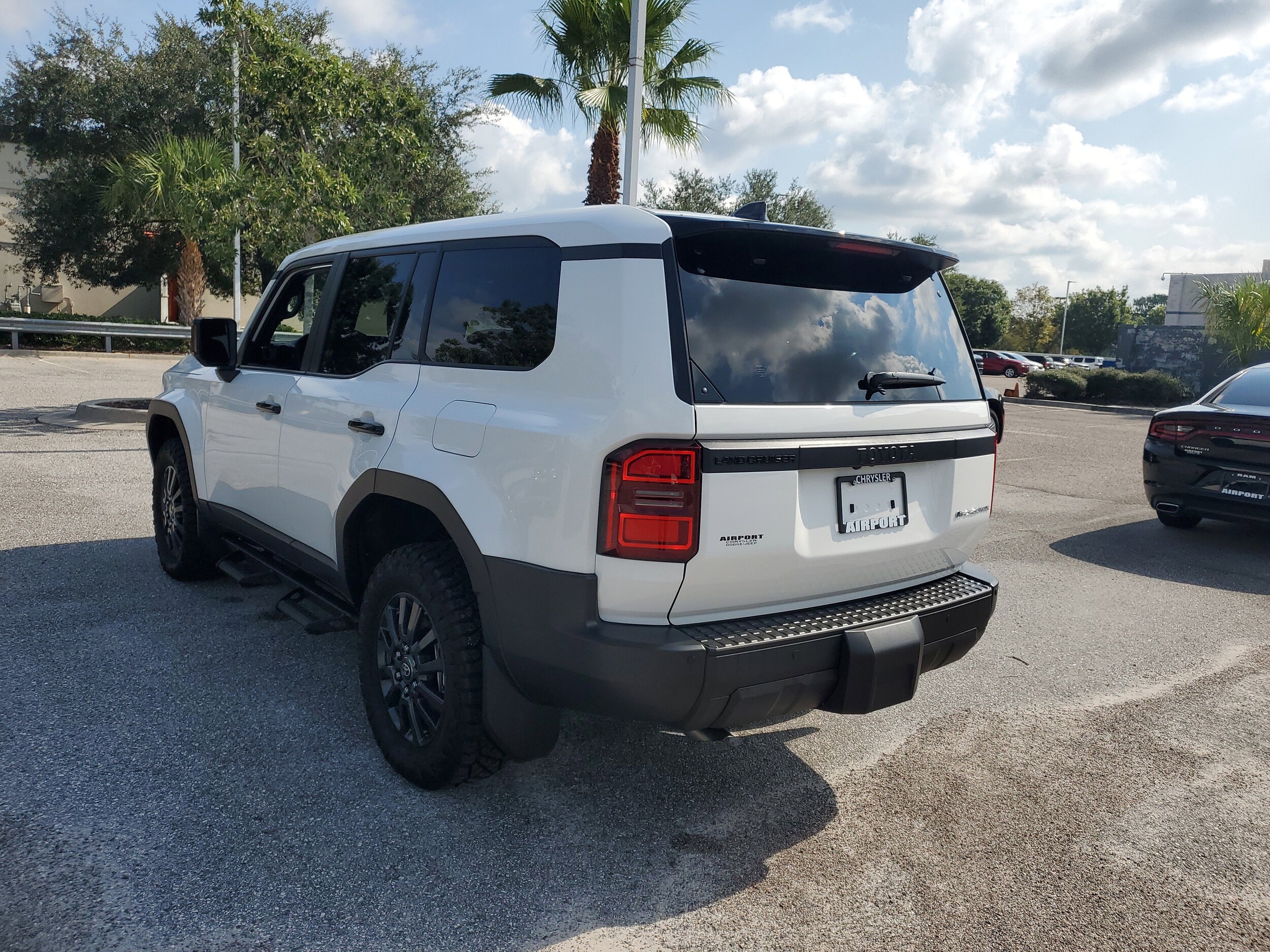 2025 Toyota Highlander Hybrid photo 2