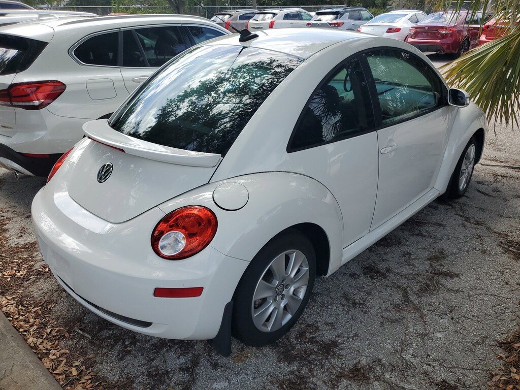 Used 2009 Volkswagen New Beetle 2.5L Hatchback