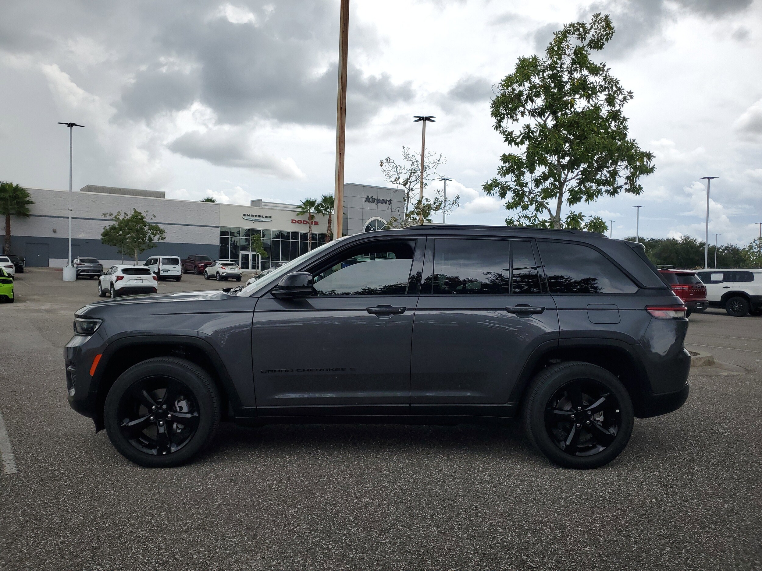 2025 Jeep Grand Cherokee Altitude X photo 3