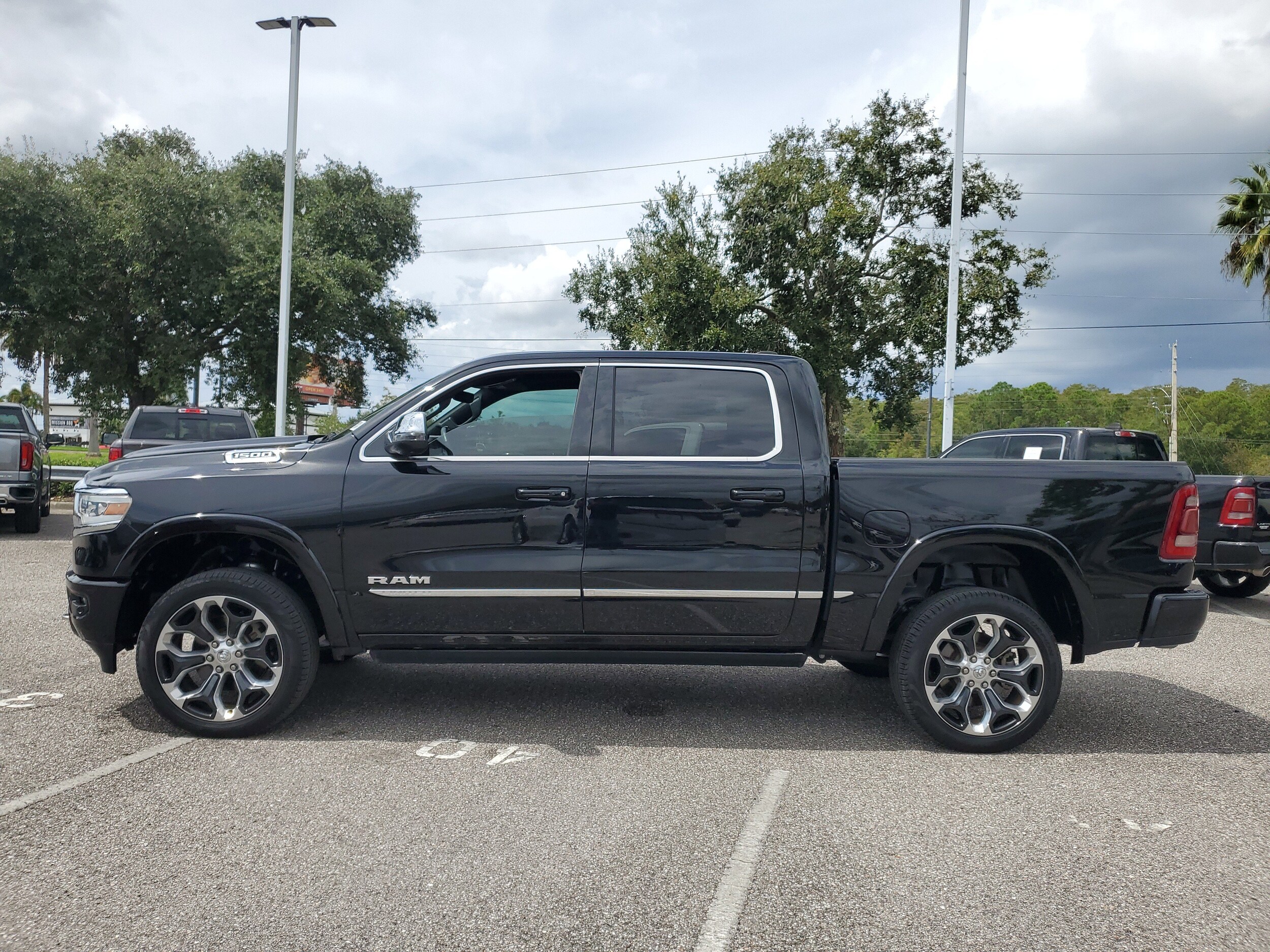 2023 Ram 1500 Limited photo 2