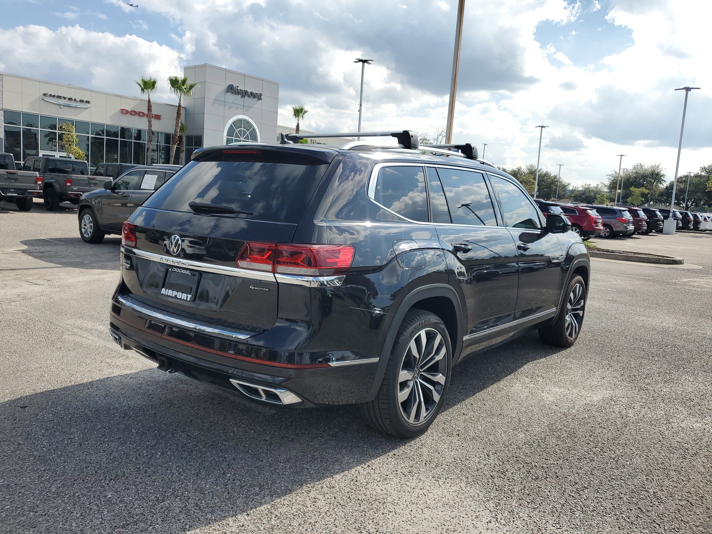 2023 Volkswagen Atlas V6 SEL Premium R-Line photo 2
