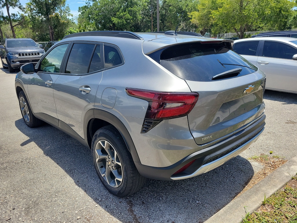 Used 2025 Chevrolet Trax LT SUV