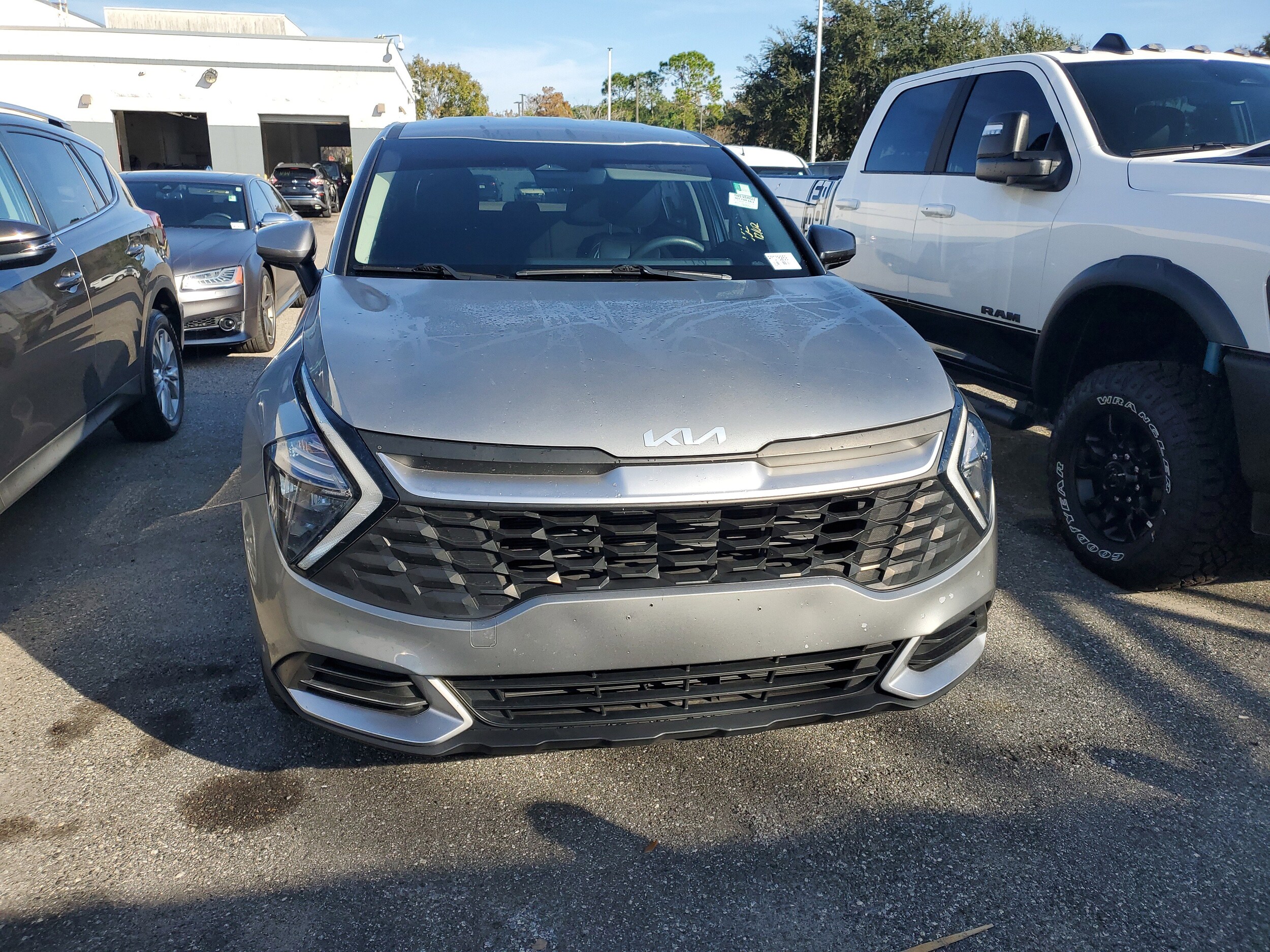 2023 Kia Sportage LX photo 2