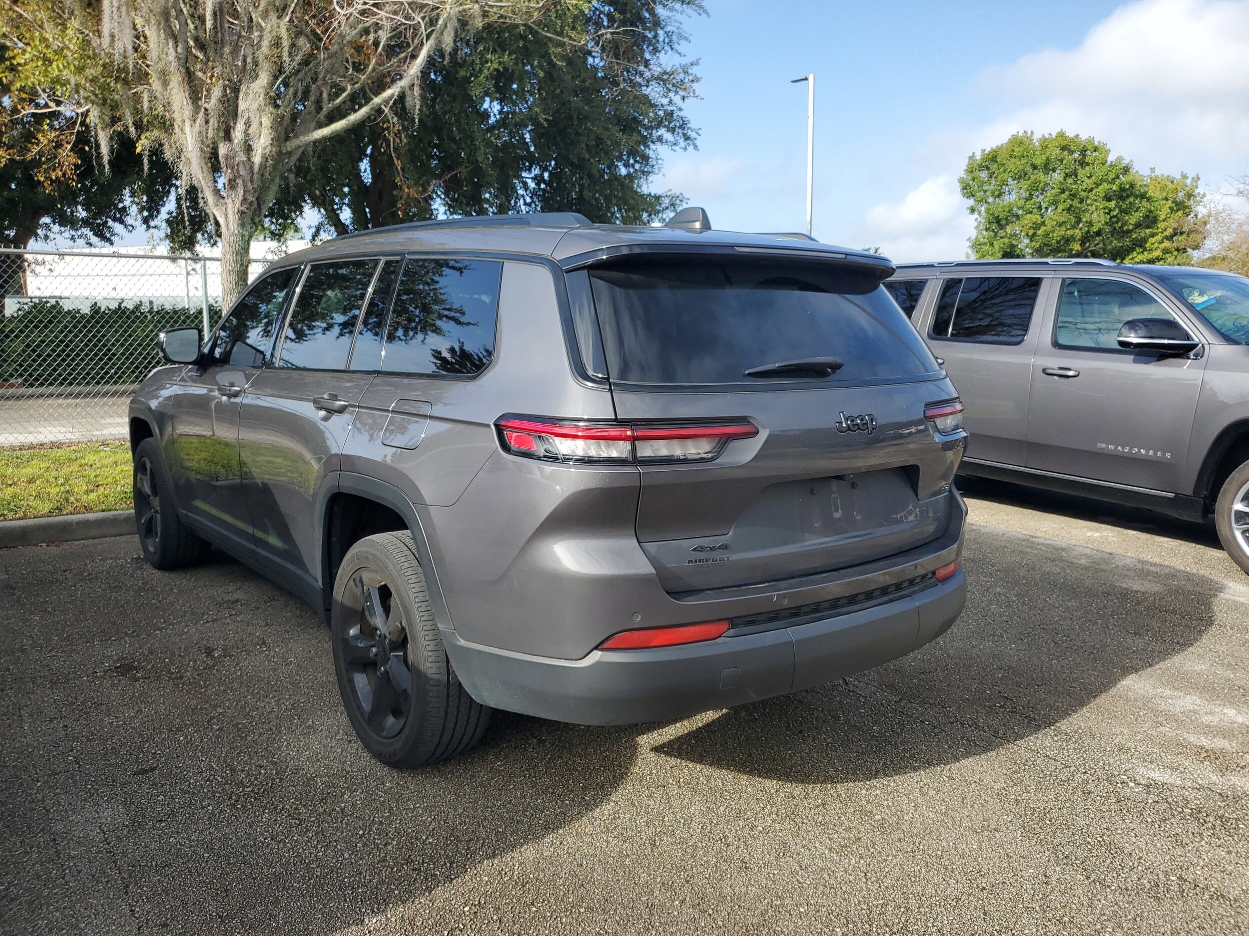 2023 Jeep Grand Cherokee Laredo photo 3