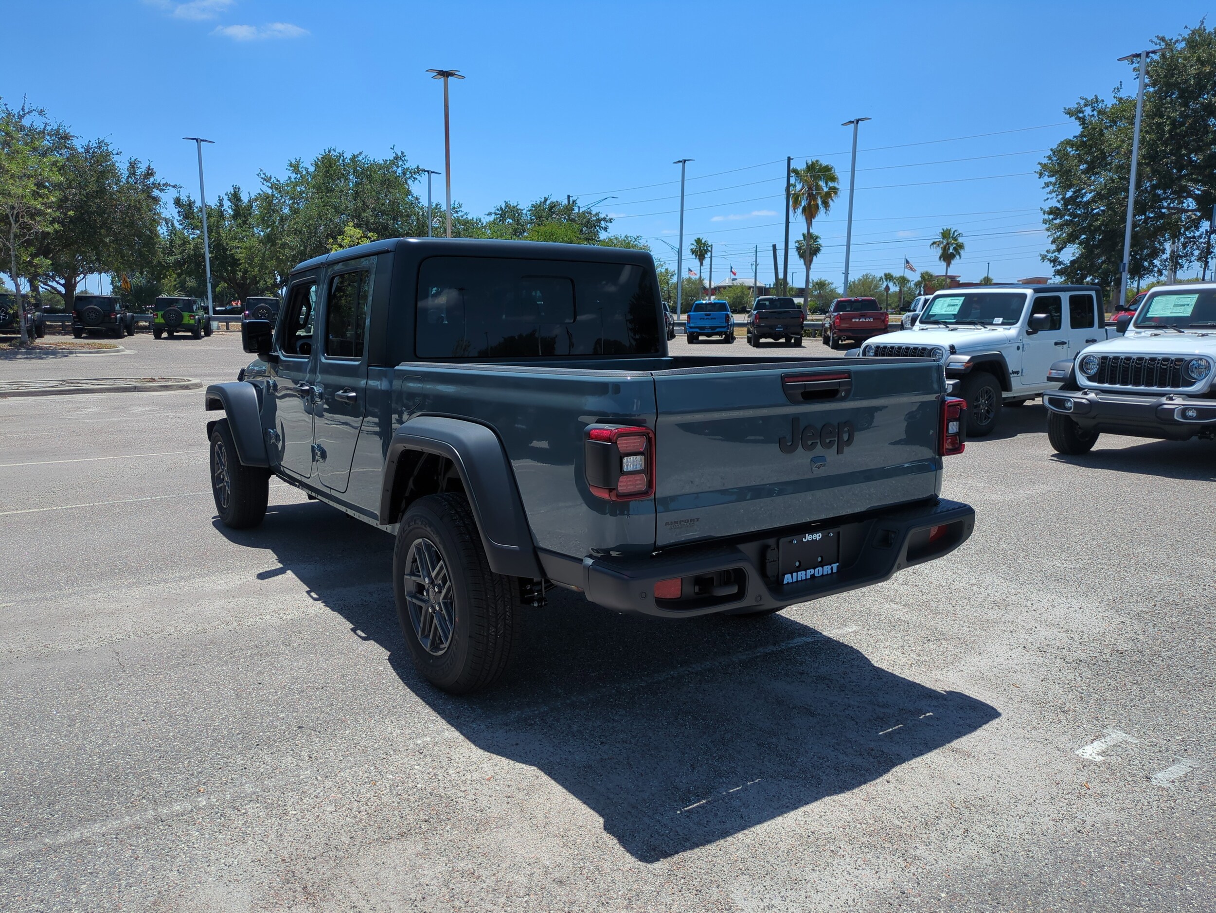 2025 Jeep Gladiator Sport S photo 3