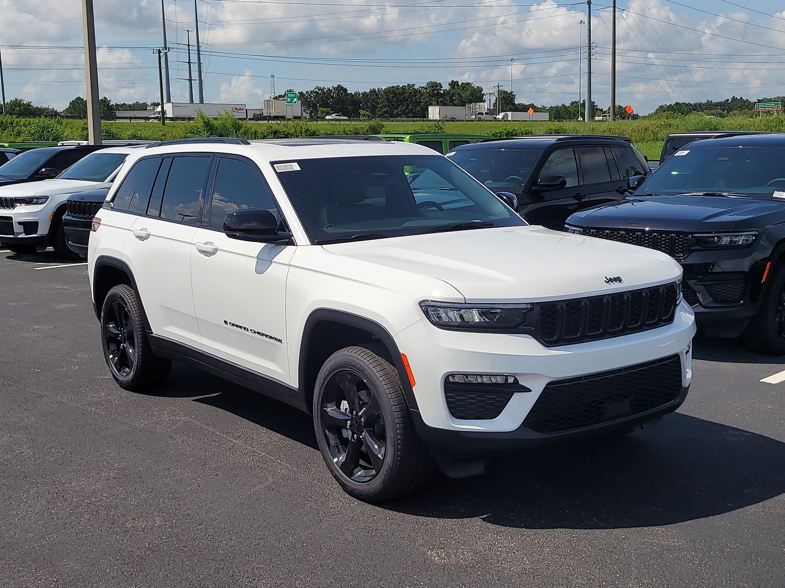 2025 Jeep Grand Cherokee Limited photo 2