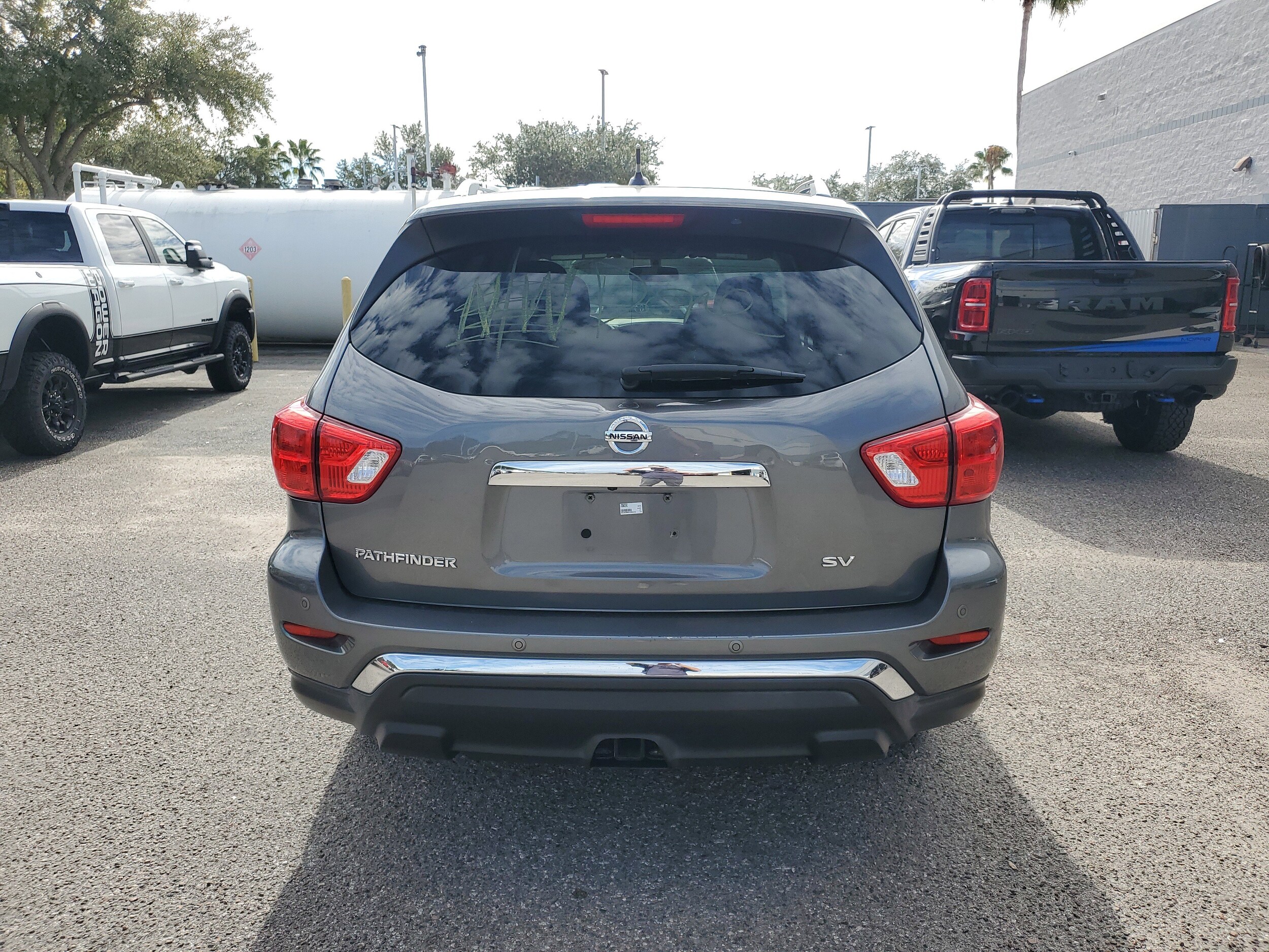 2018 Nissan Pathfinder SV photo 4