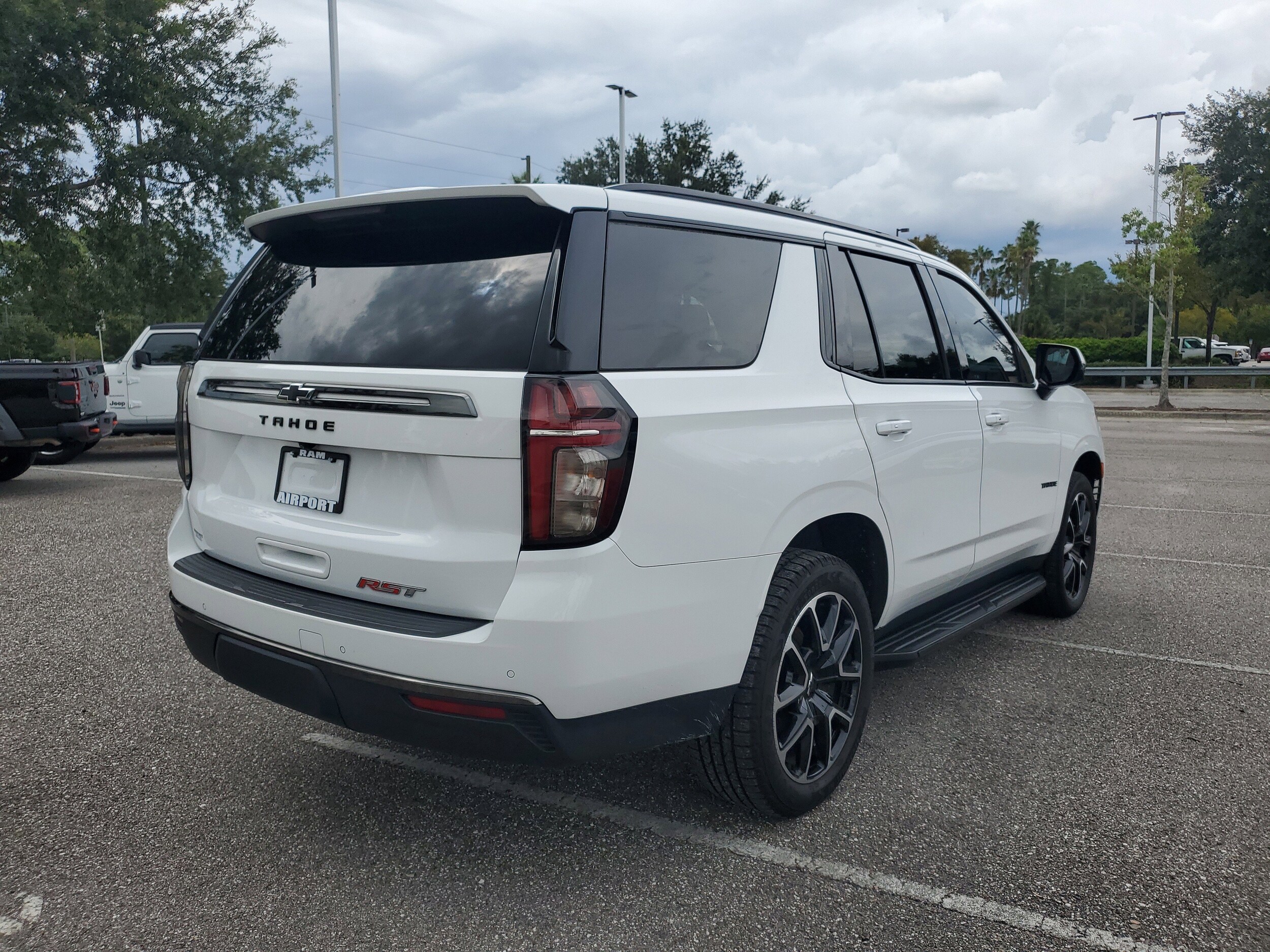 2022 Chevrolet Tahoe RST photo 2