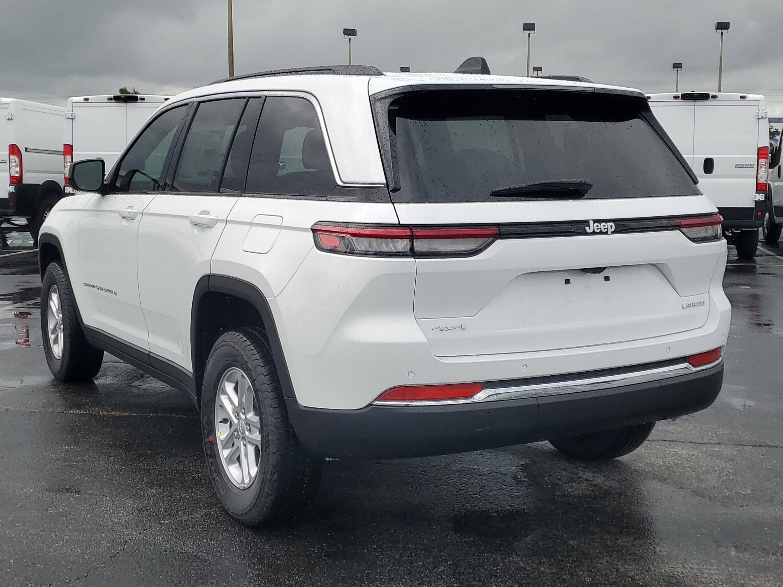 2025 Jeep Grand Cherokee Laredo photo 3