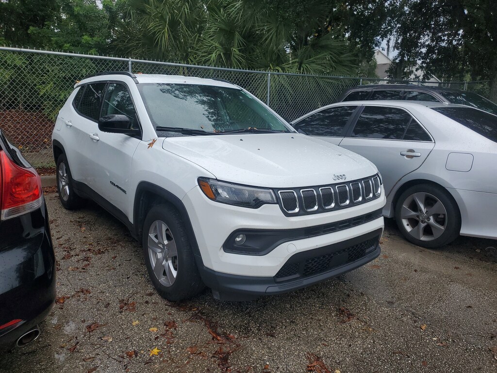 2022 Jeep Compass Latitude photo 2
