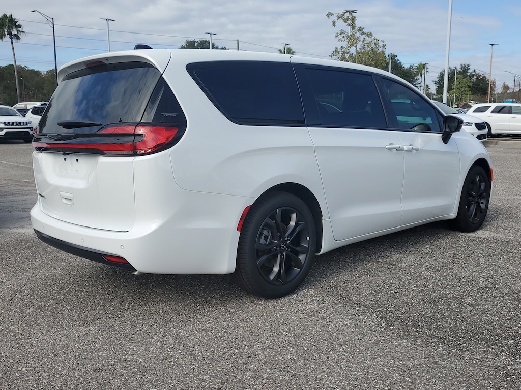 New 2026 Chrysler Pacifica Select Select FWD
