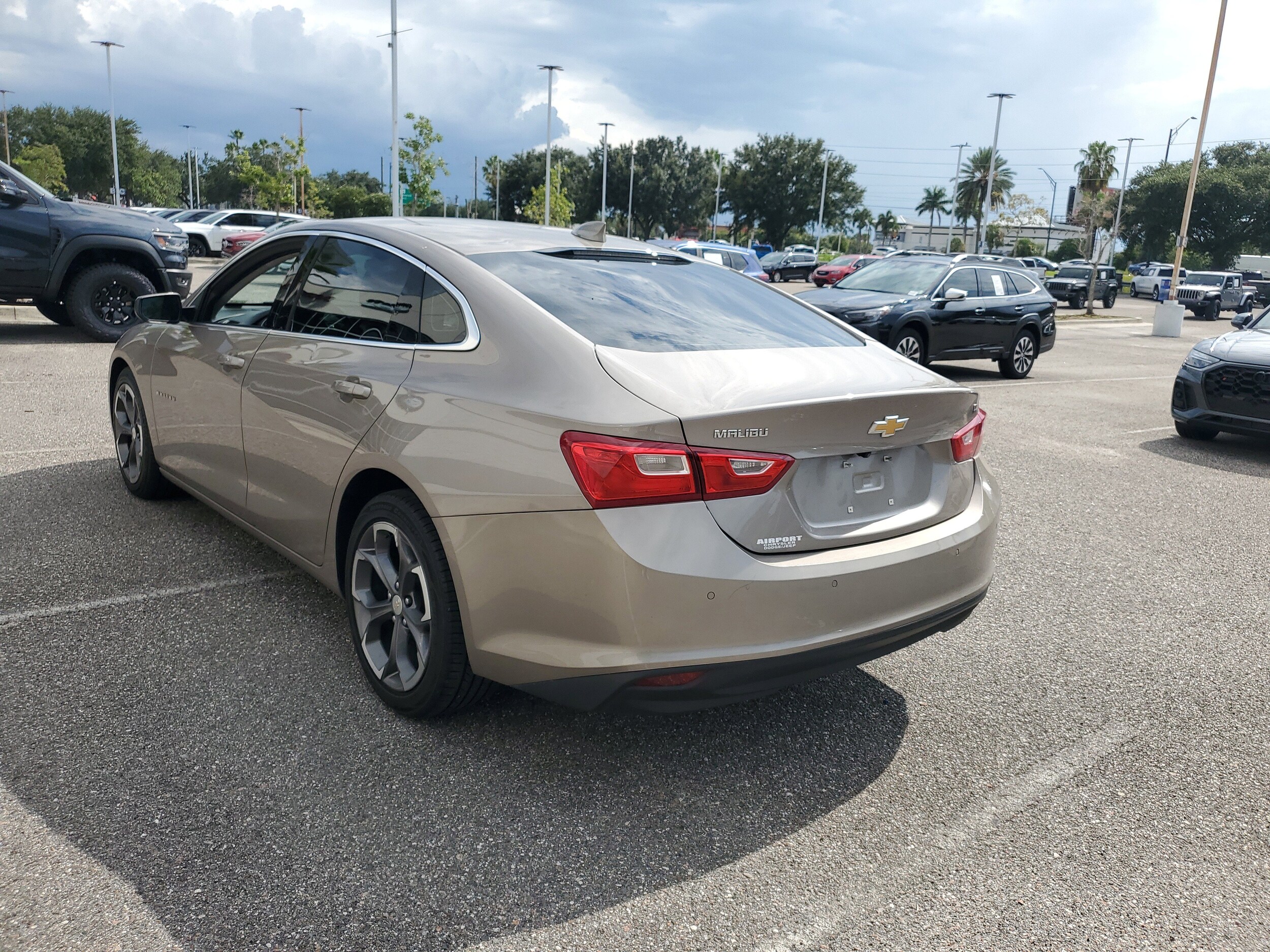2023 Chevrolet Malibu 1LT photo 2