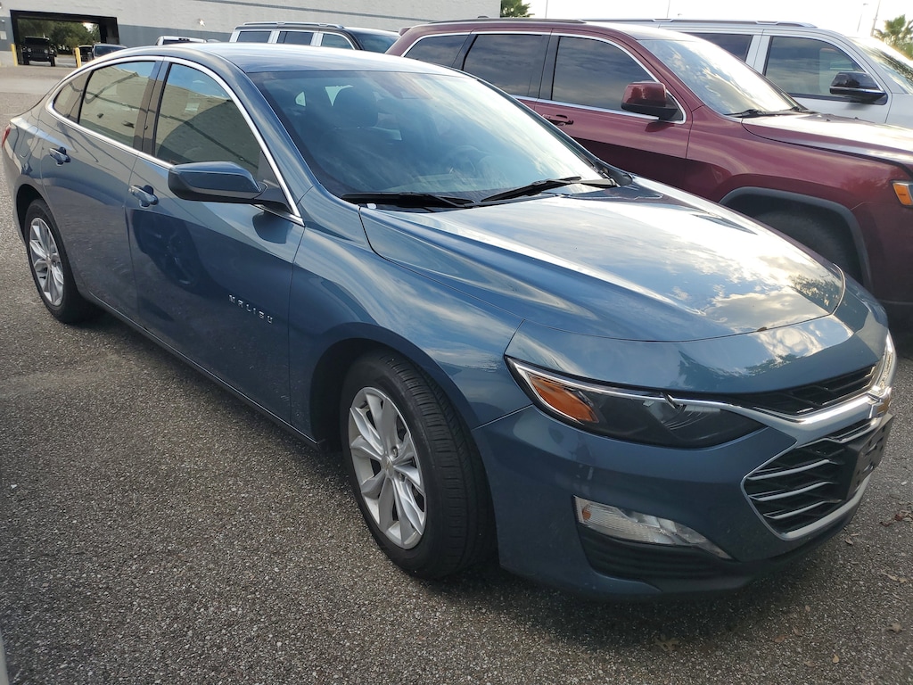 2024 Chevrolet Malibu 1LT photo 2