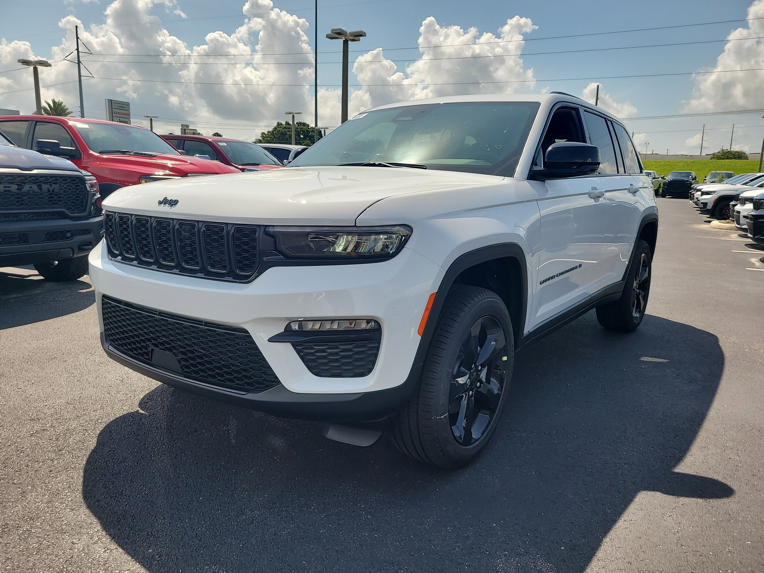 2025 Jeep Grand Cherokee Limited photo 2