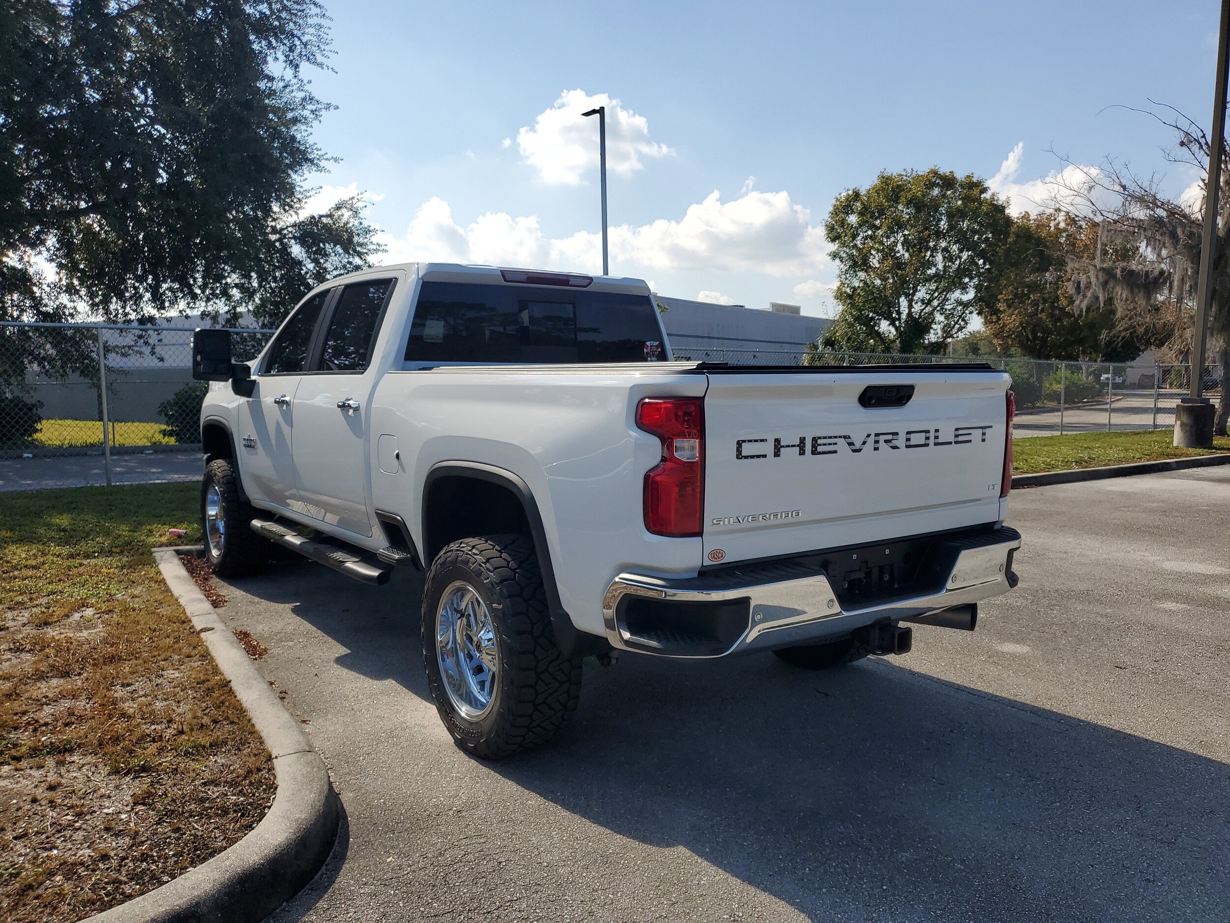 2020 Chevrolet Silverado 2500HD LT photo 4