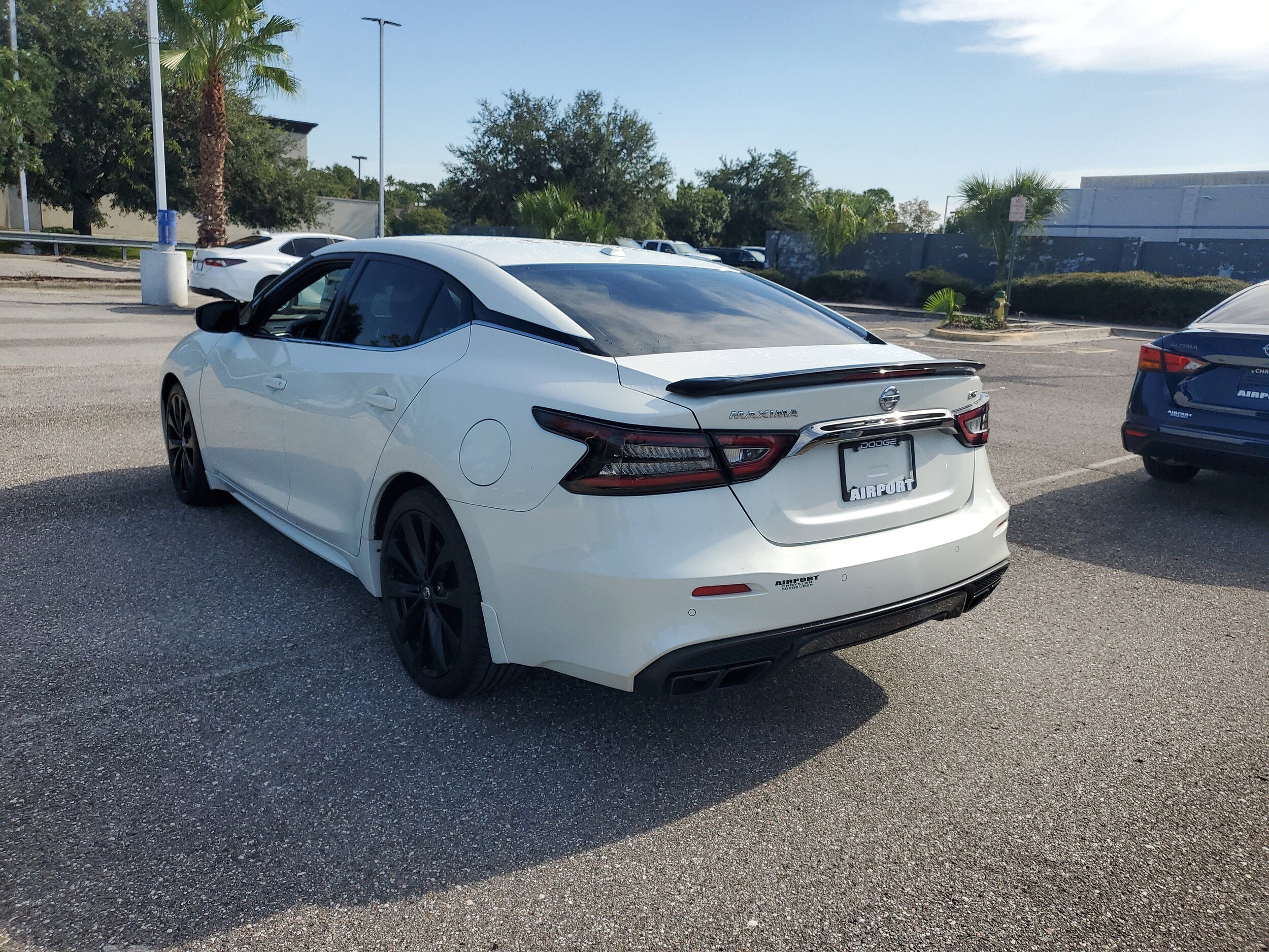 2019 Nissan Maxima SR photo 3