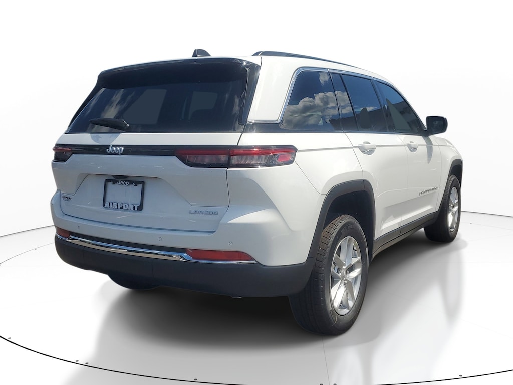 New 2026 Jeep Grand Cherokee Laredo Laredo 4x2