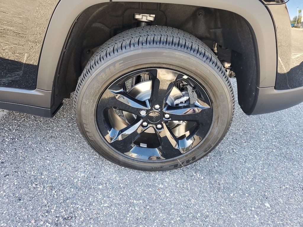 New 2025 Jeep Grand Cherokee Laredo