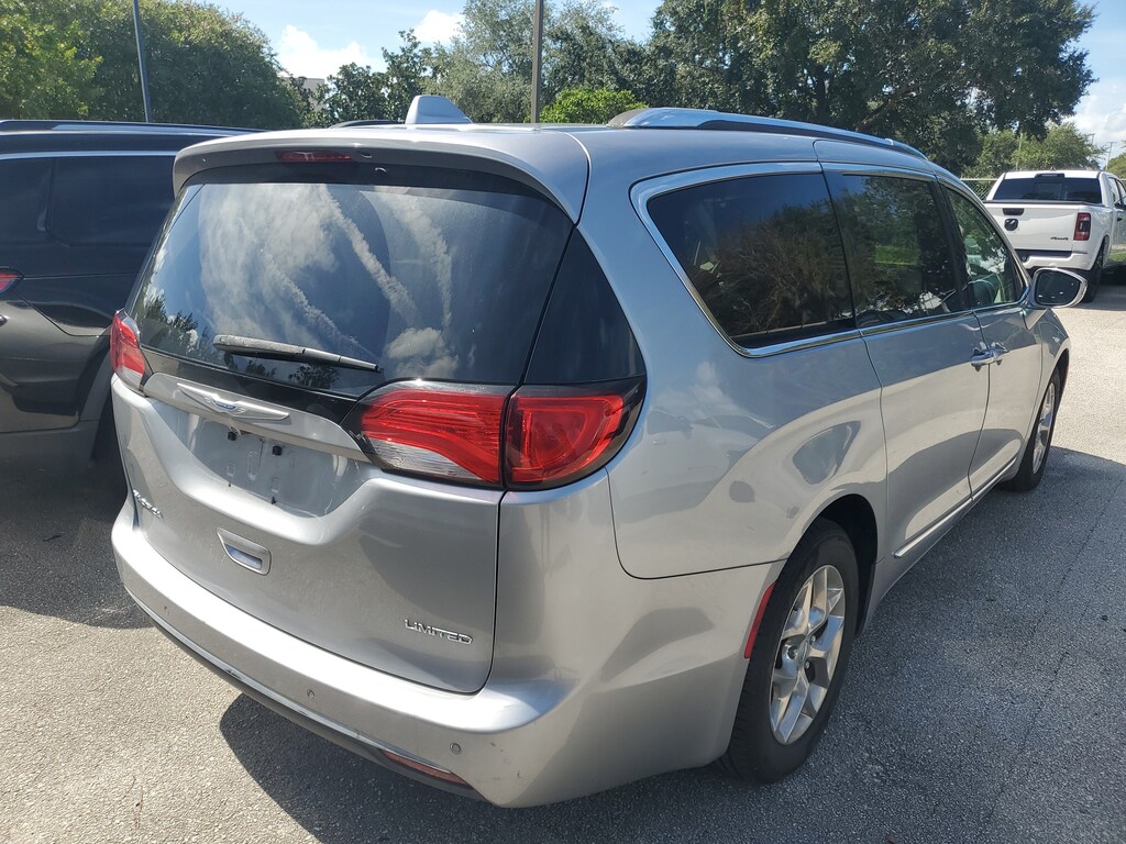 Used 2018 Chrysler Pacifica Limited Van