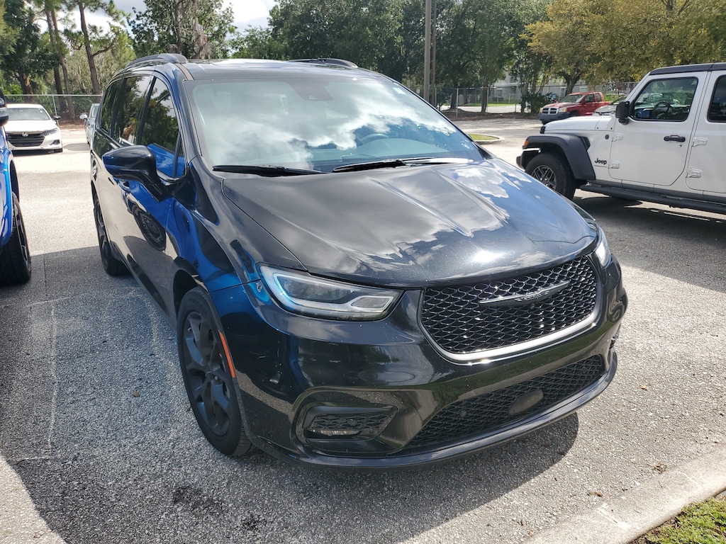 Used 2022 Chrysler Pacifica Limited Van Passenger Van