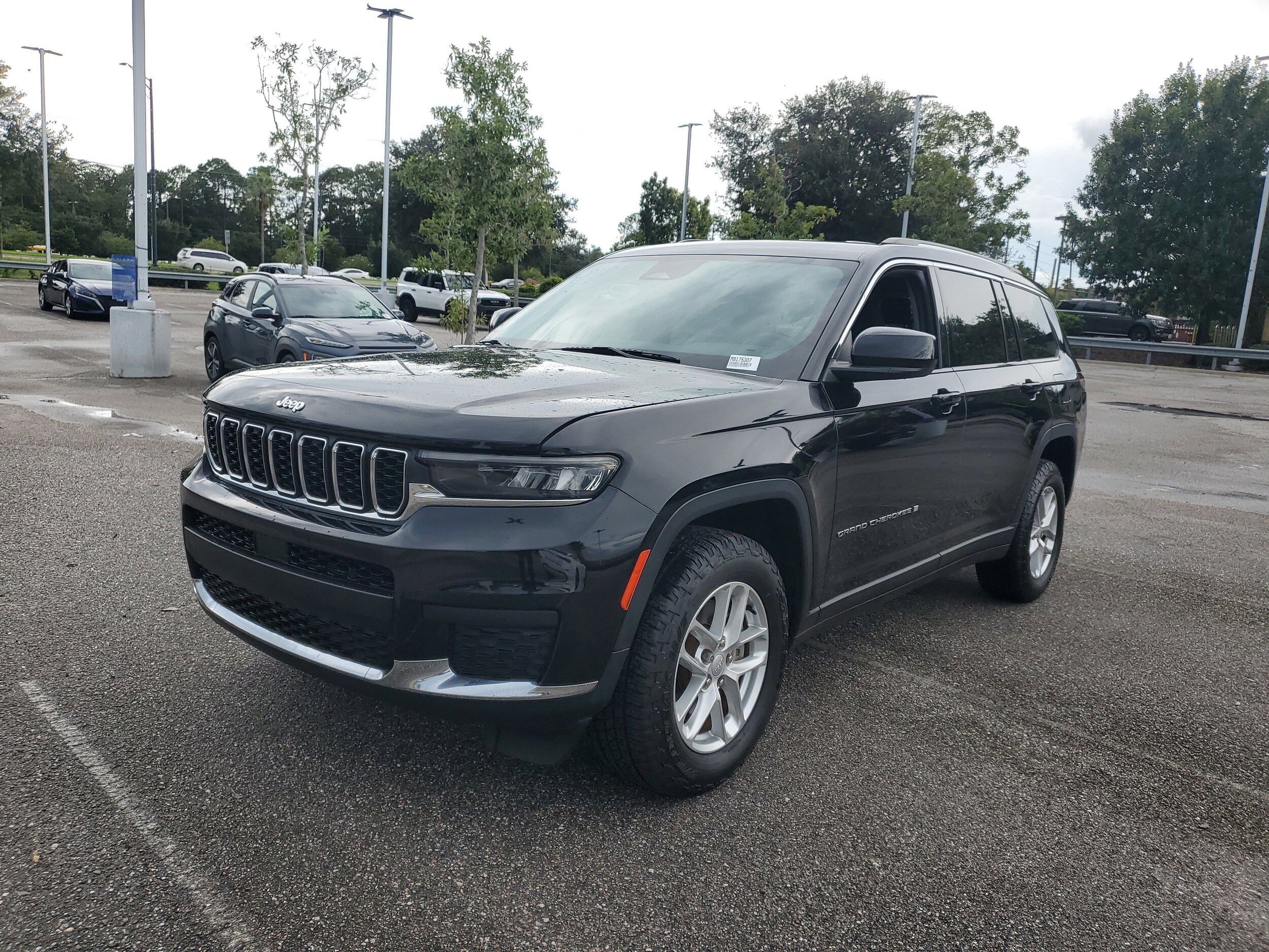 2021 Jeep Grand Cherokee Laredo photo 2